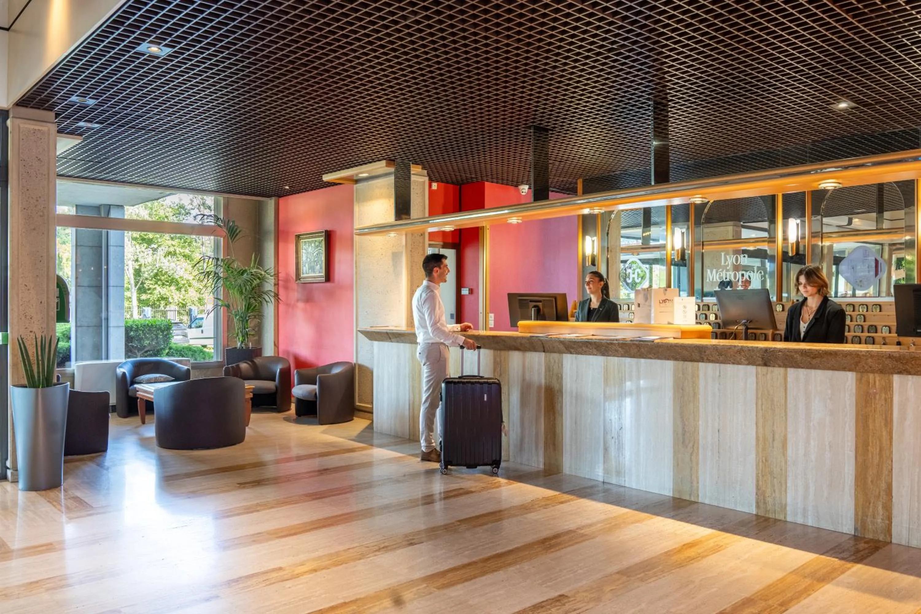 Lobby or reception in Hôtel Lyon Métropole & Spa