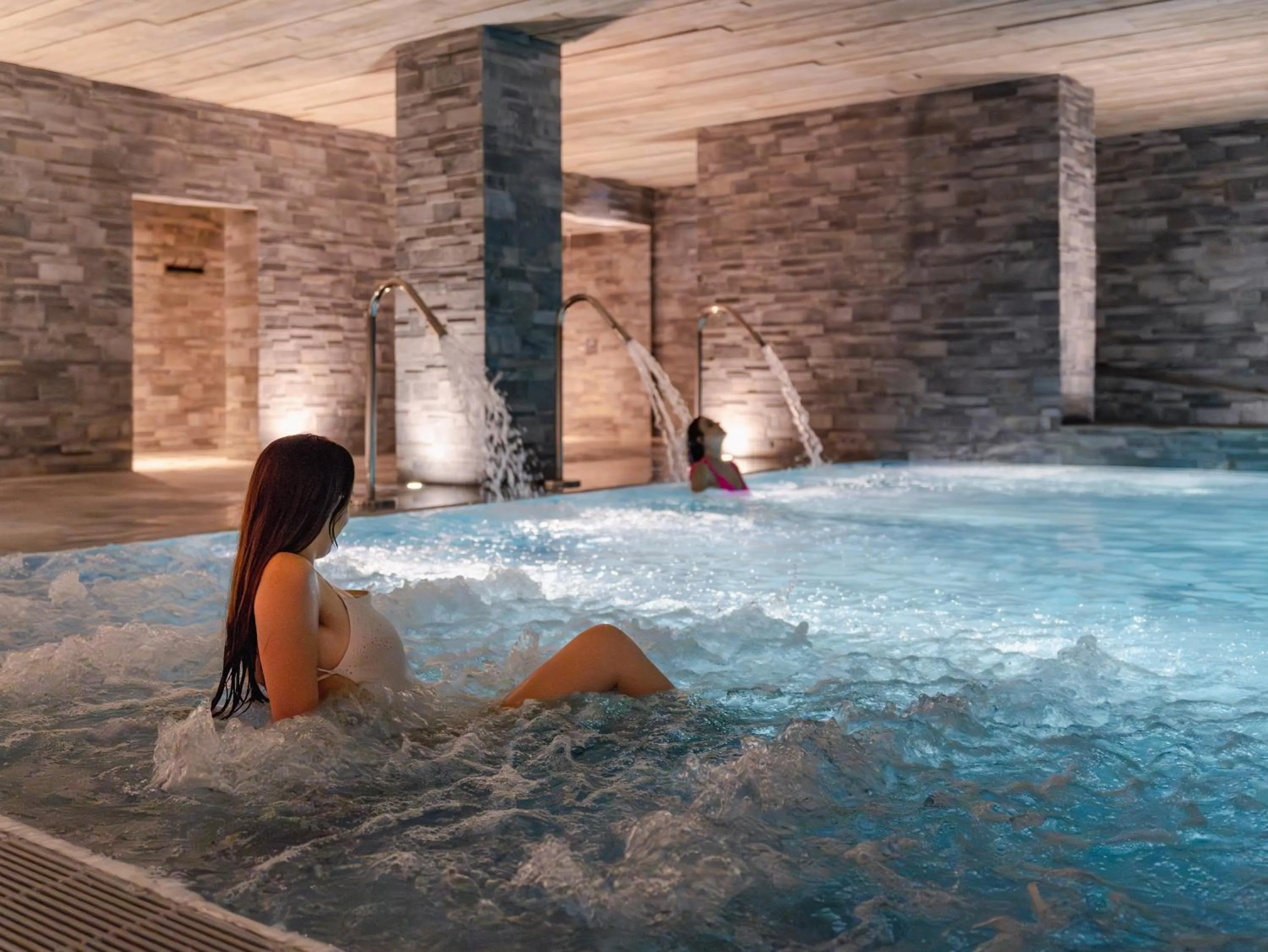 Spa and wellness centre/facilities in Hôtel Lyon Métropole & Spa
