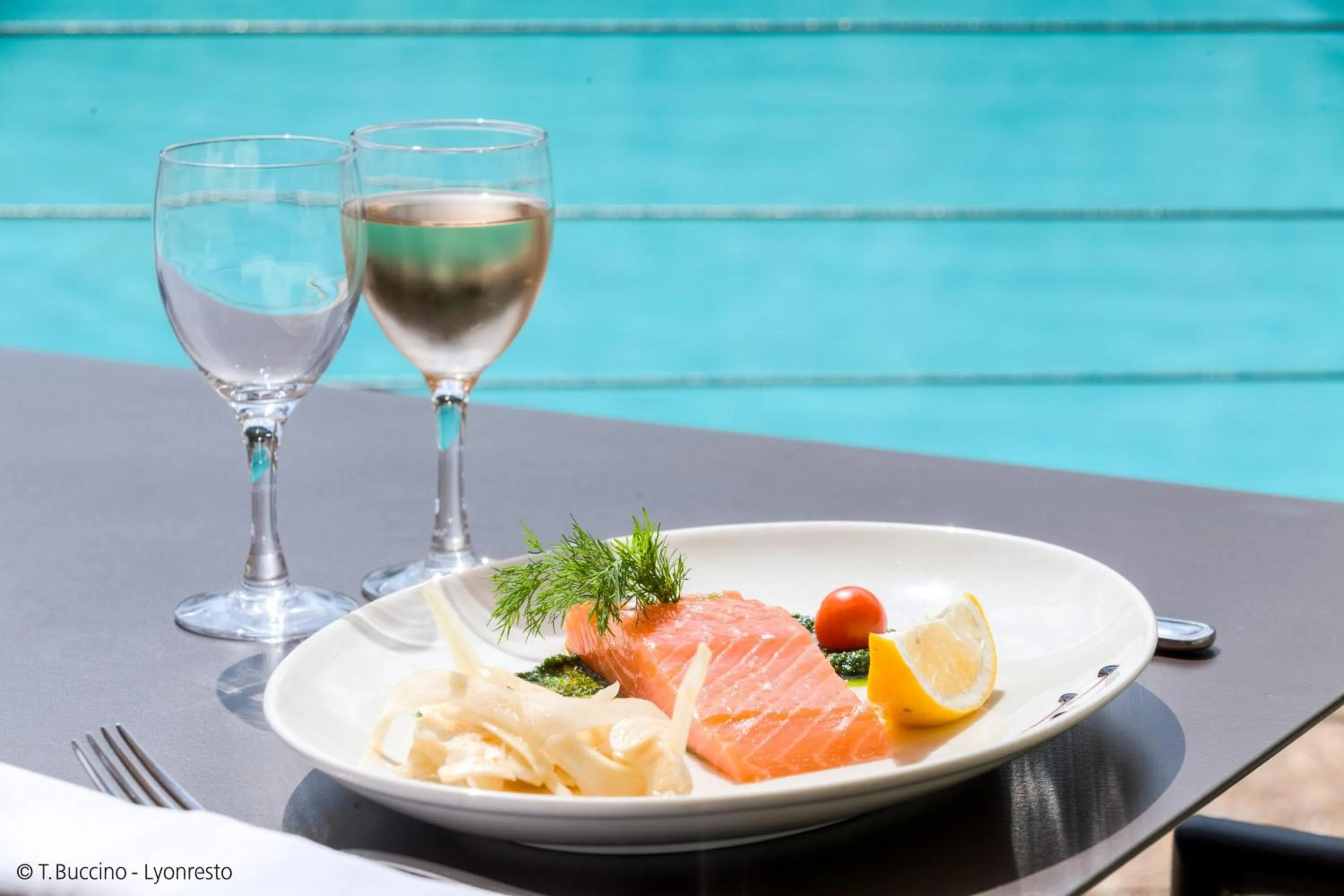 Patio in Hôtel Lyon Métropole & Spa