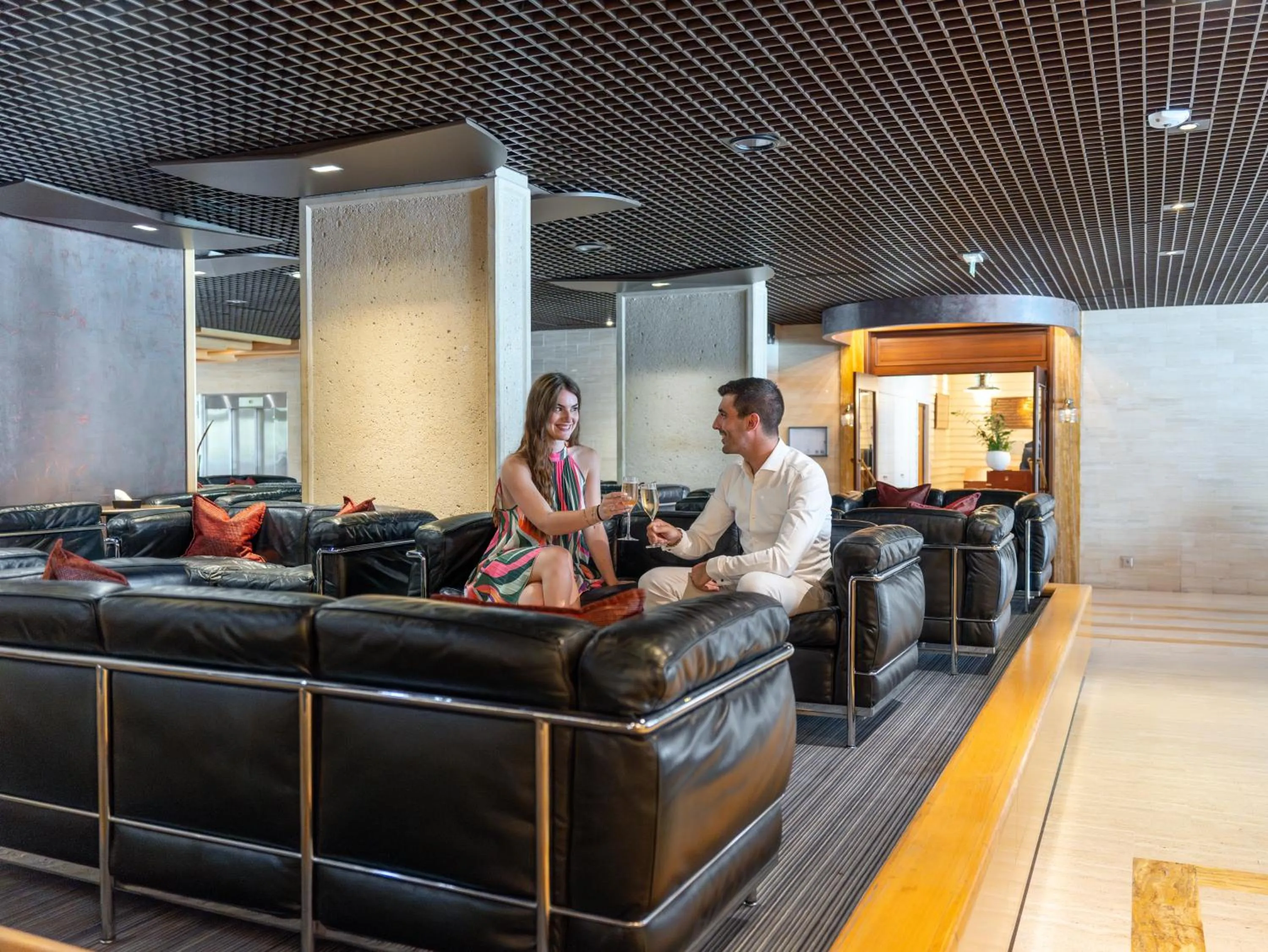 Staff in Hôtel Lyon Métropole & Spa