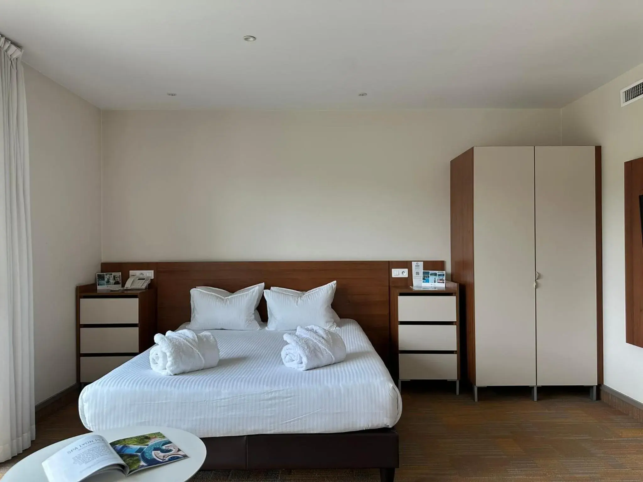 Family Apartment (2 Adults + 2 Children) - Spa and Pool Access Included in Hôtel Lyon Métropole & Spa Family Apartment (2 Adults + 2 Children) - Spa and Pool Access Included in Hôtel Lyon Métropole & Spa