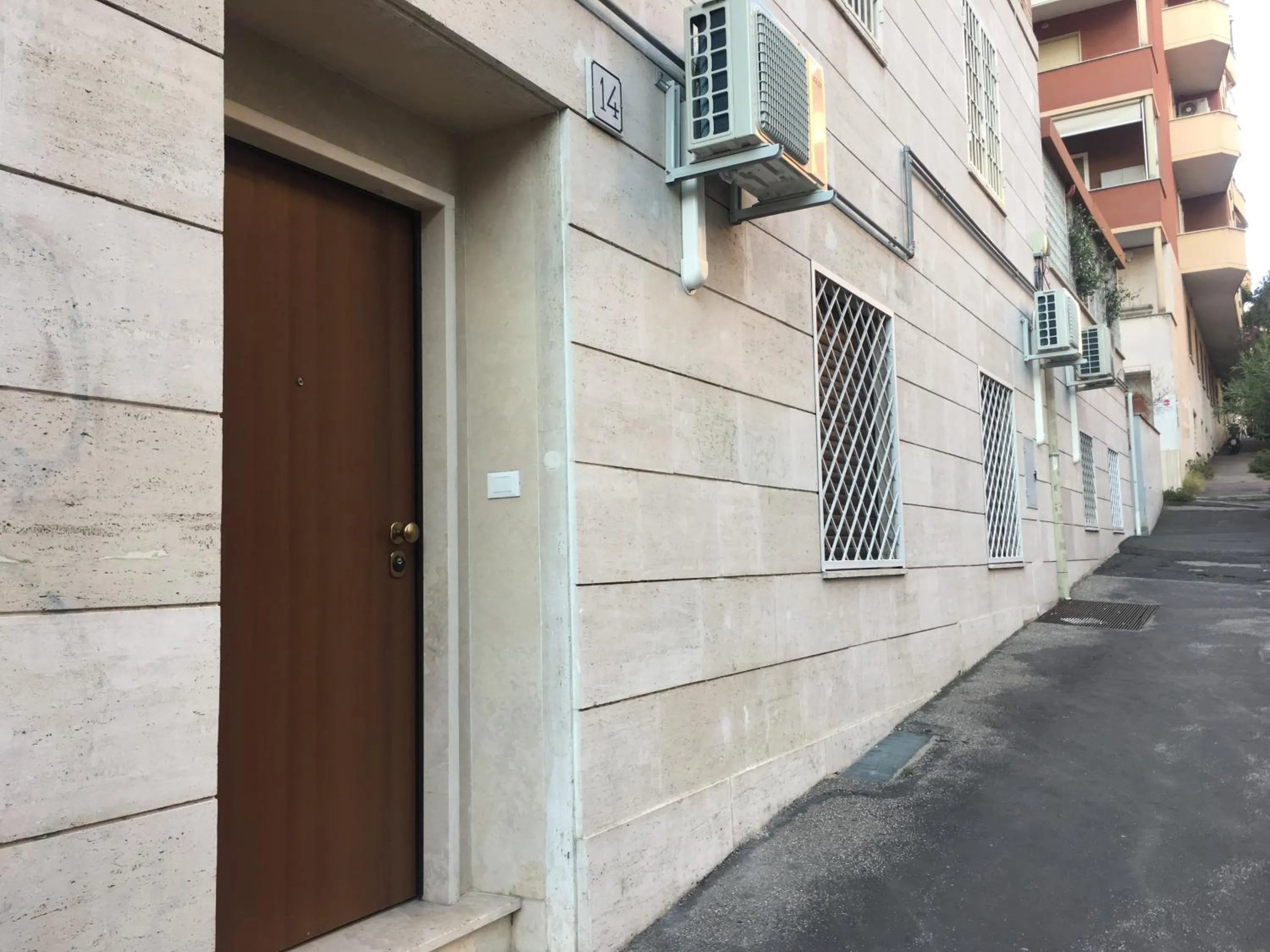 Facade/entrance in Il Faro Gianicolense