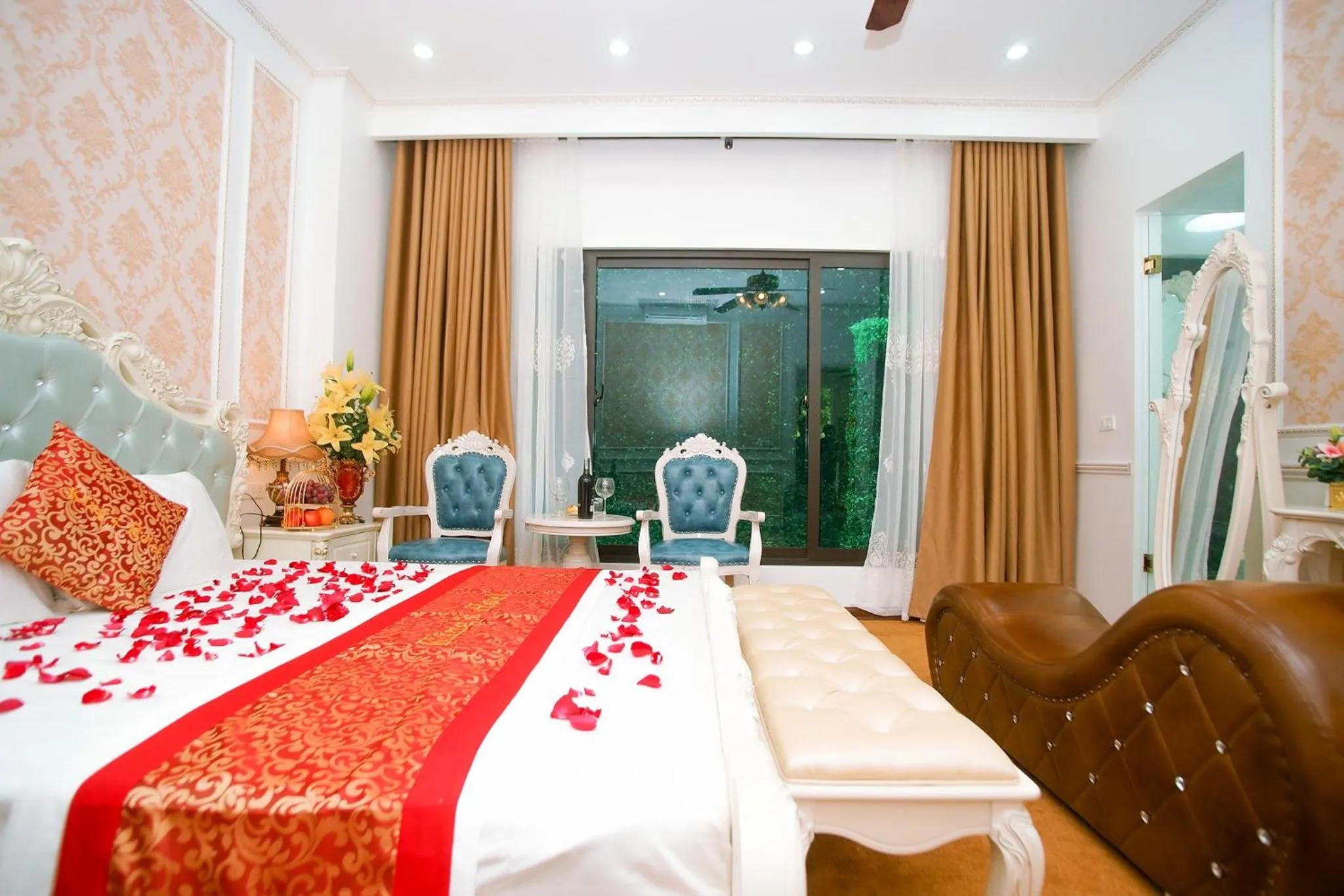 Bed in King's Hotel Yên Hòa