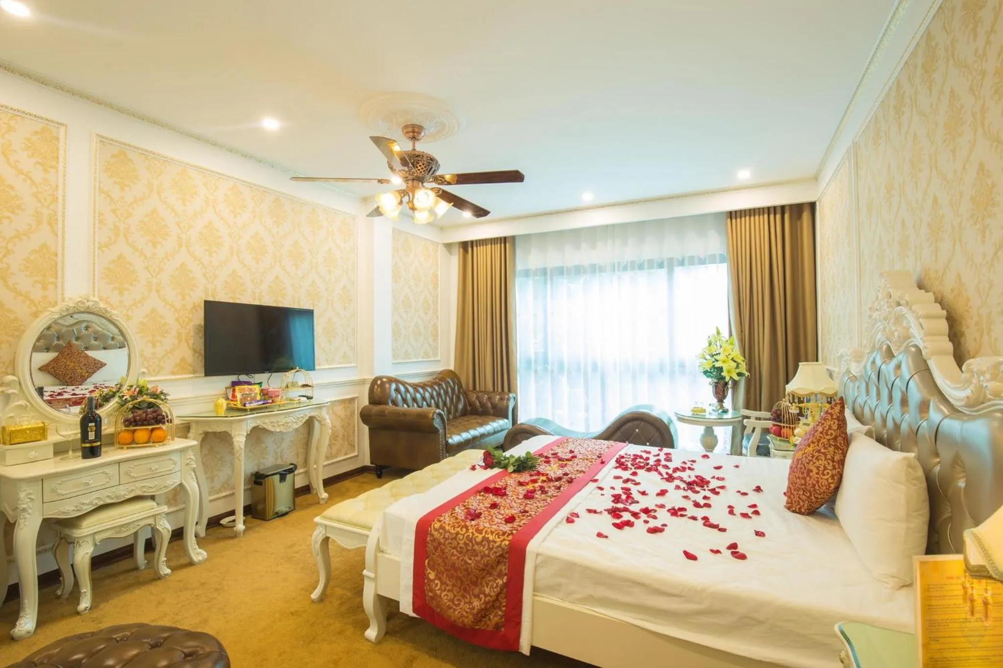 Bed in King's Hotel Yên Hòa