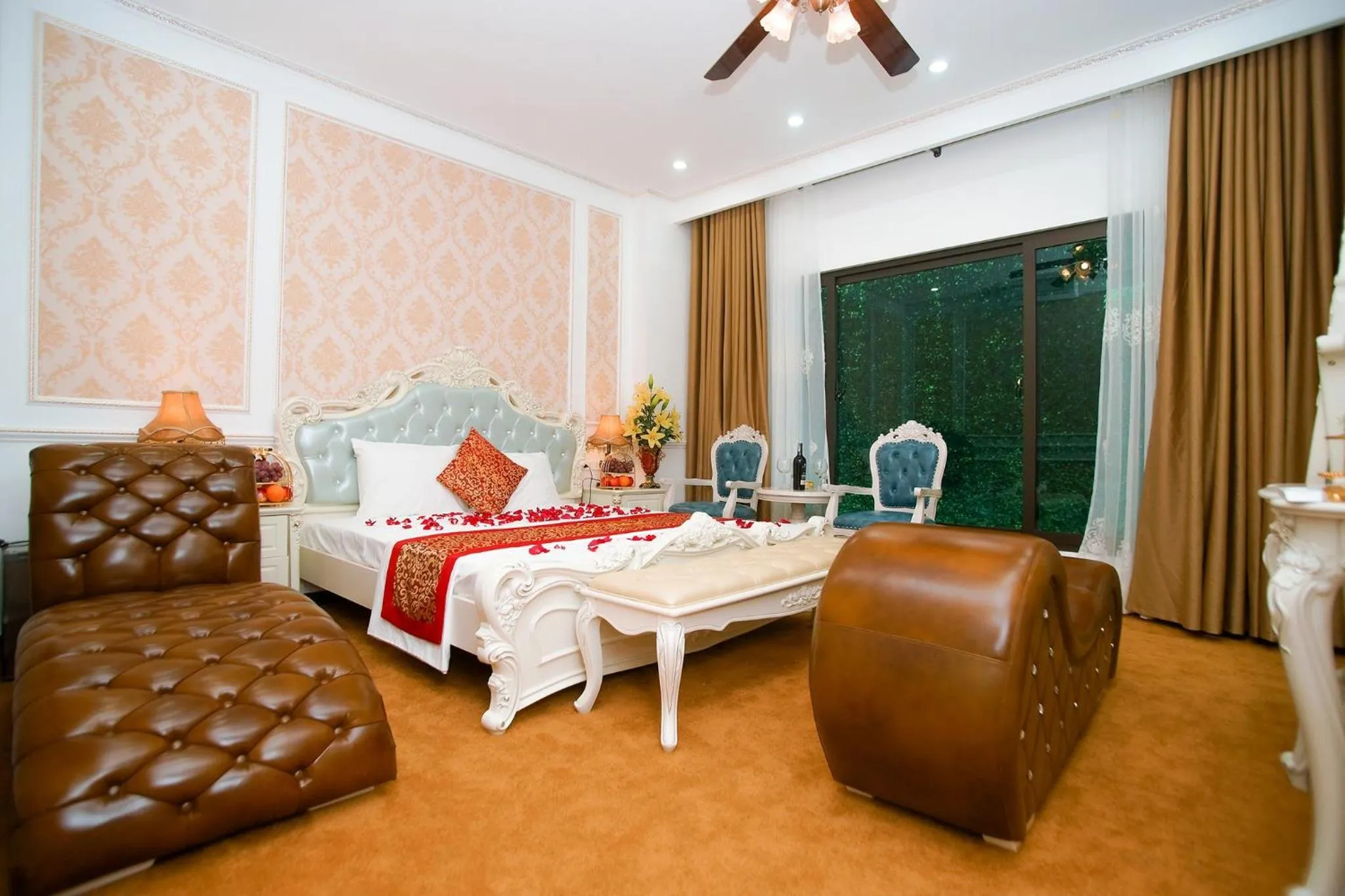 Bed in King's Hotel Yên Hòa