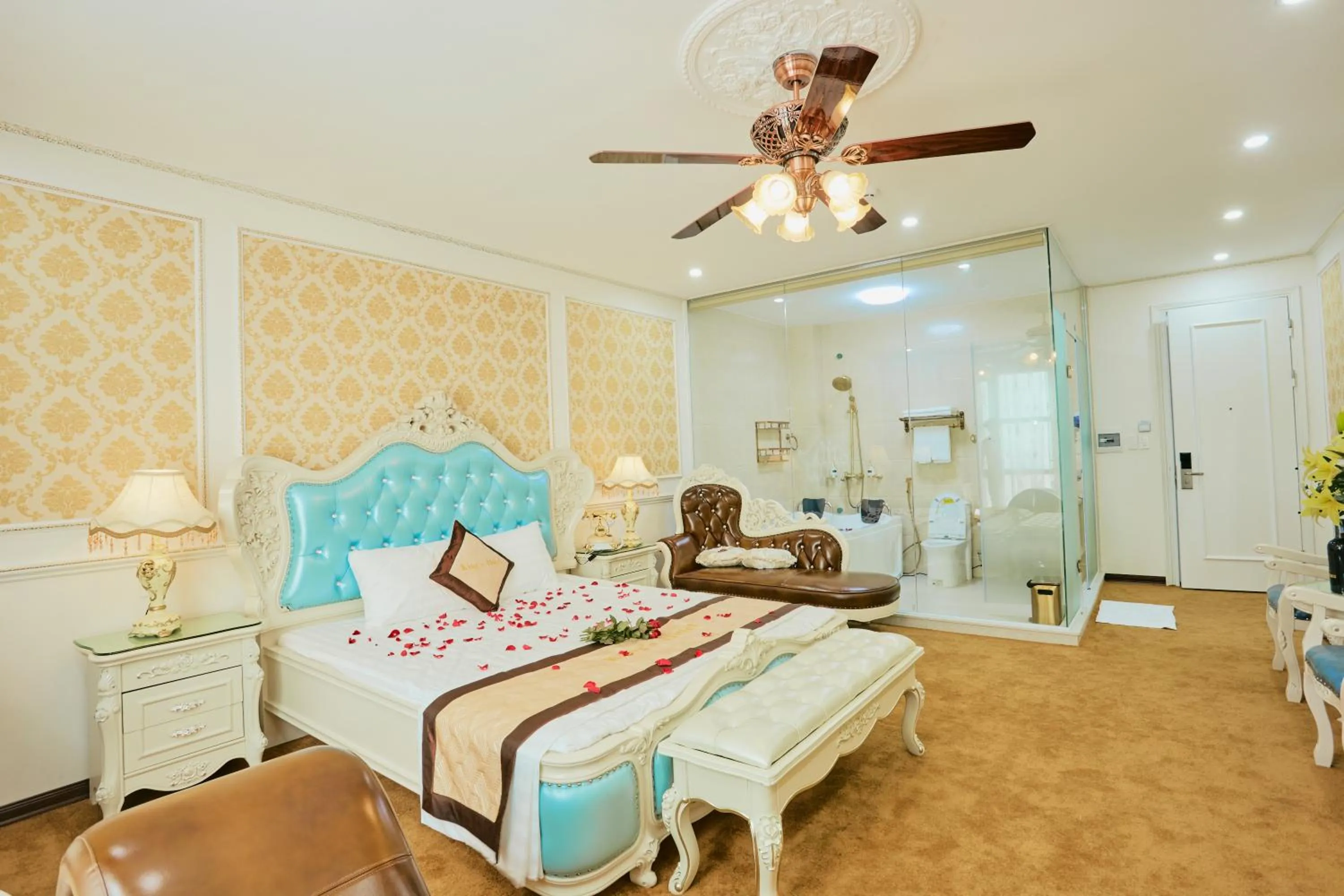 Bed in King's Hotel Yên Hòa