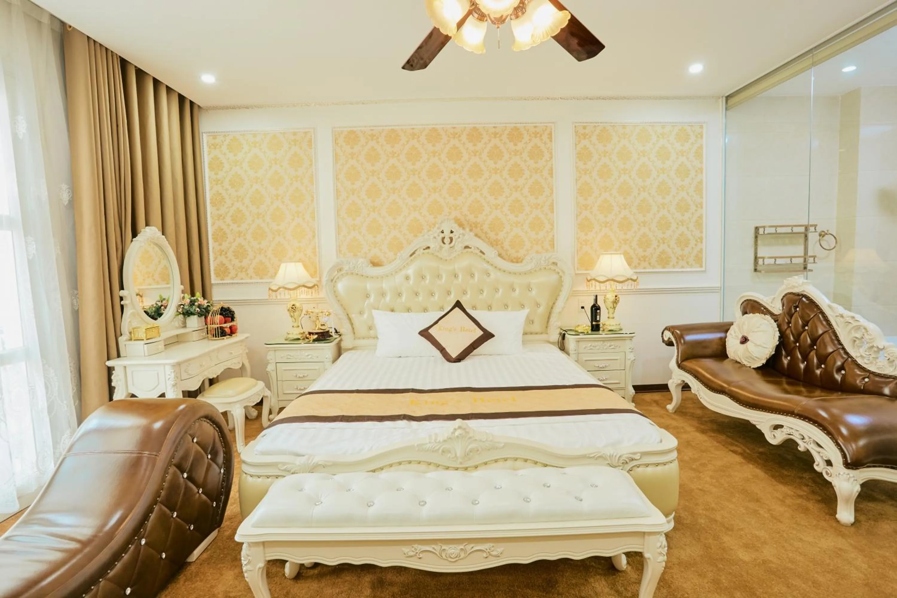 Bed in King's Hotel Yên Hòa