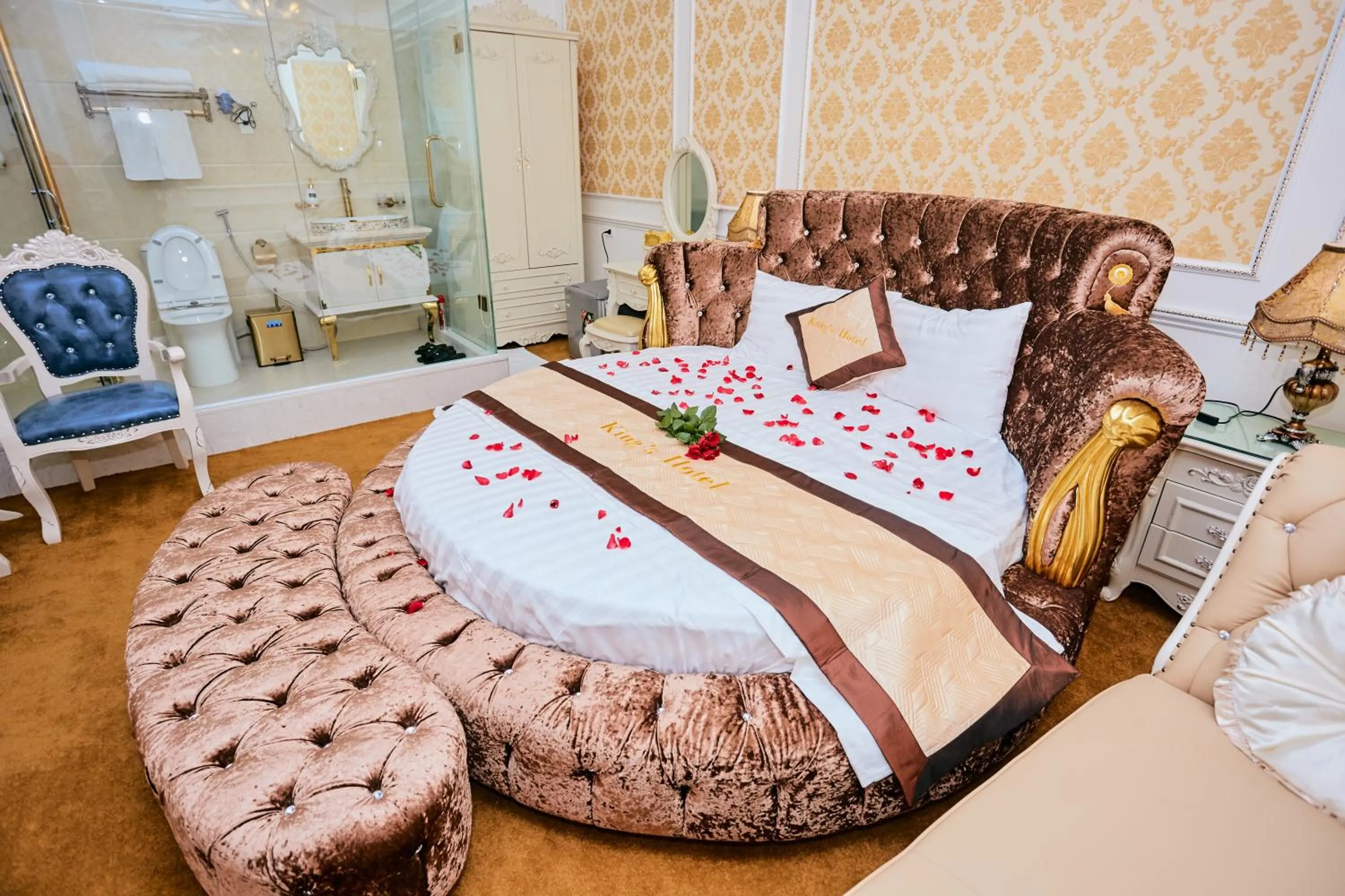 Bed in King's Hotel Yên Hòa