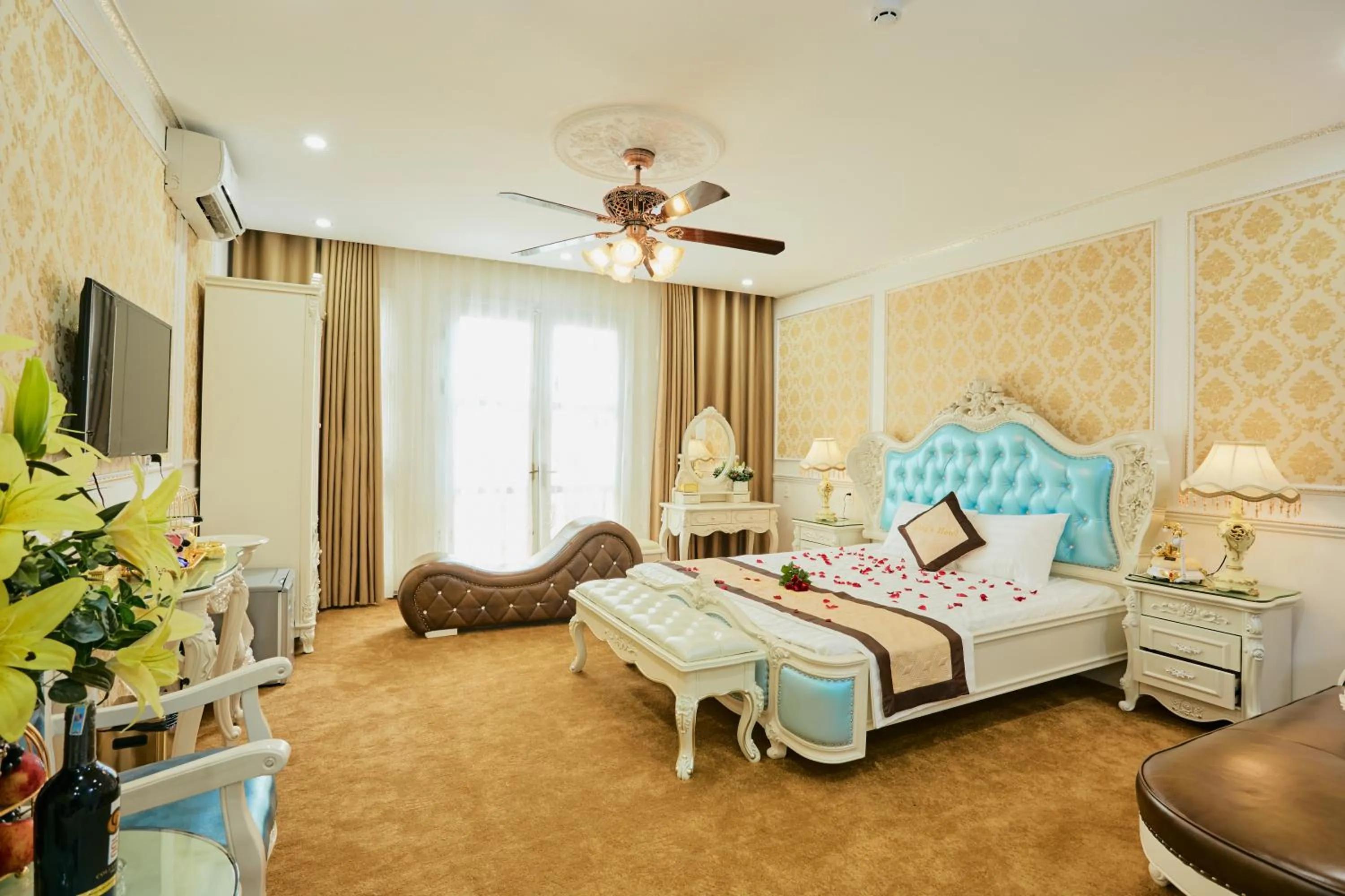 Bed in King's Hotel Yên Hòa