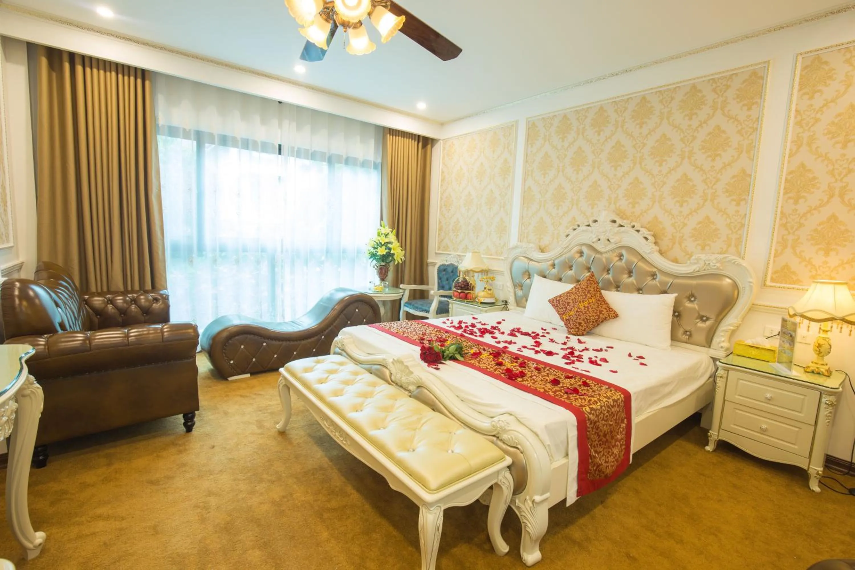 Bed in King's Hotel Yên Hòa