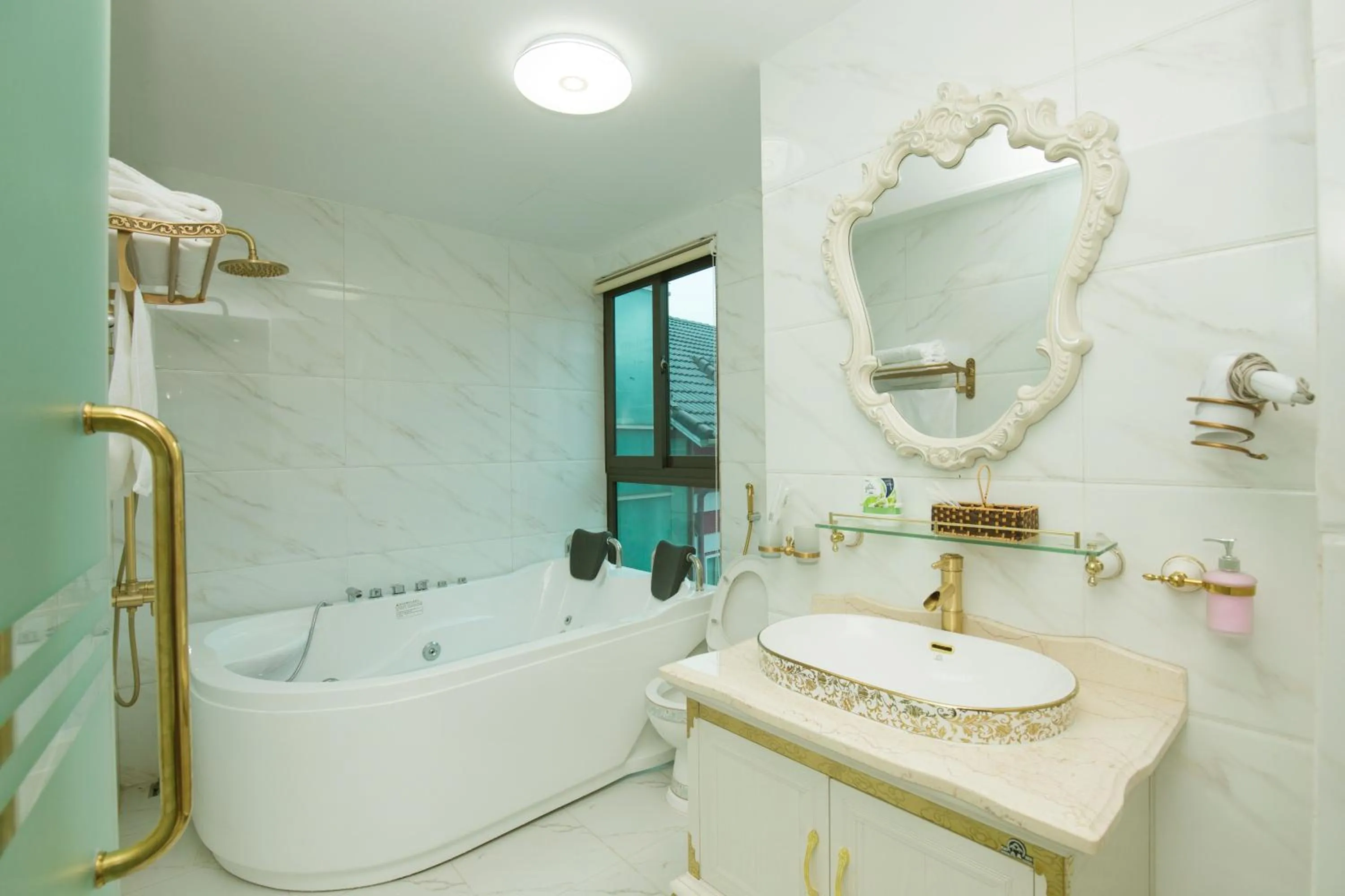 King's Hotel Yên Hòa