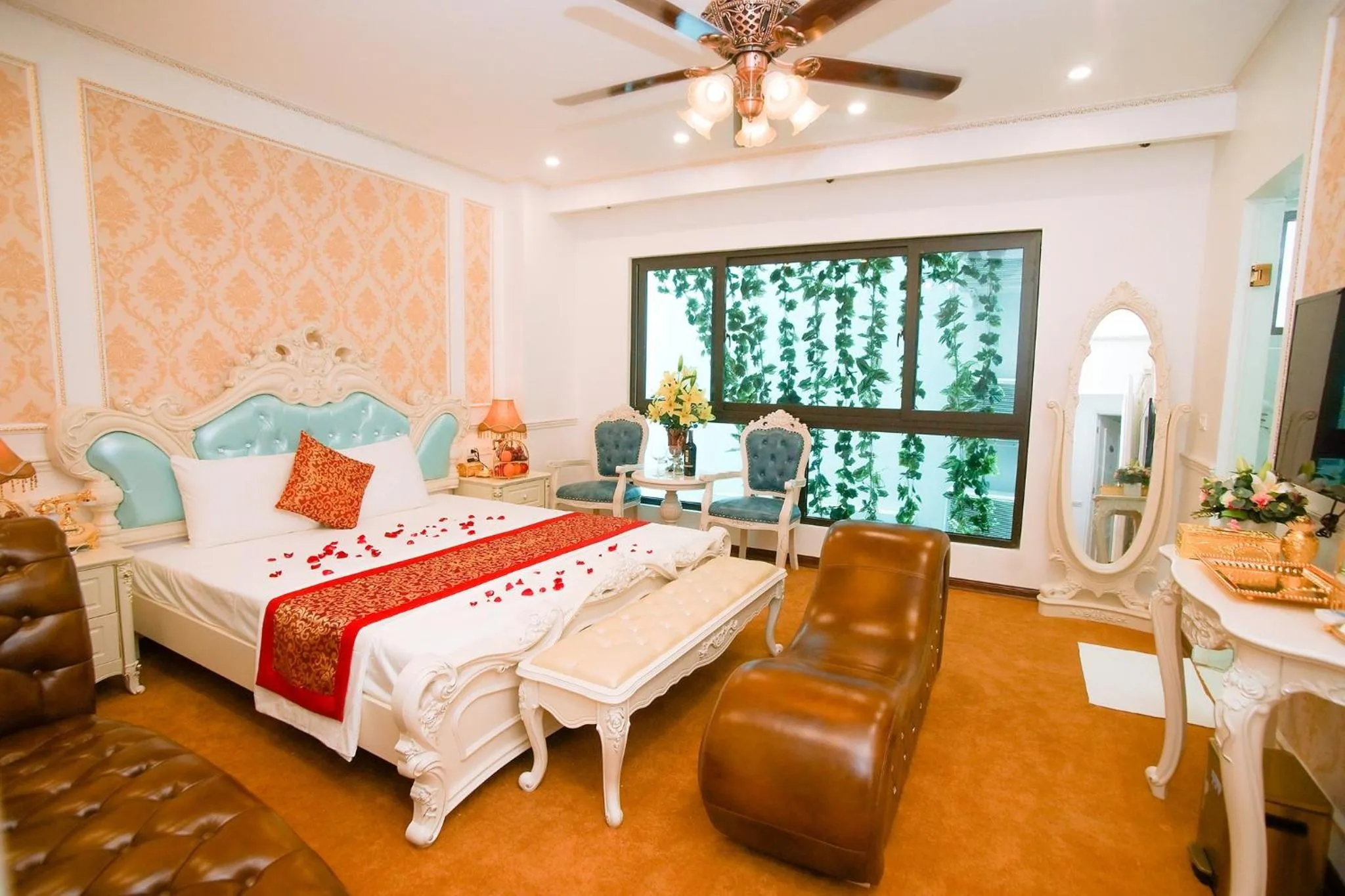 Bed in King's Hotel Yên Hòa