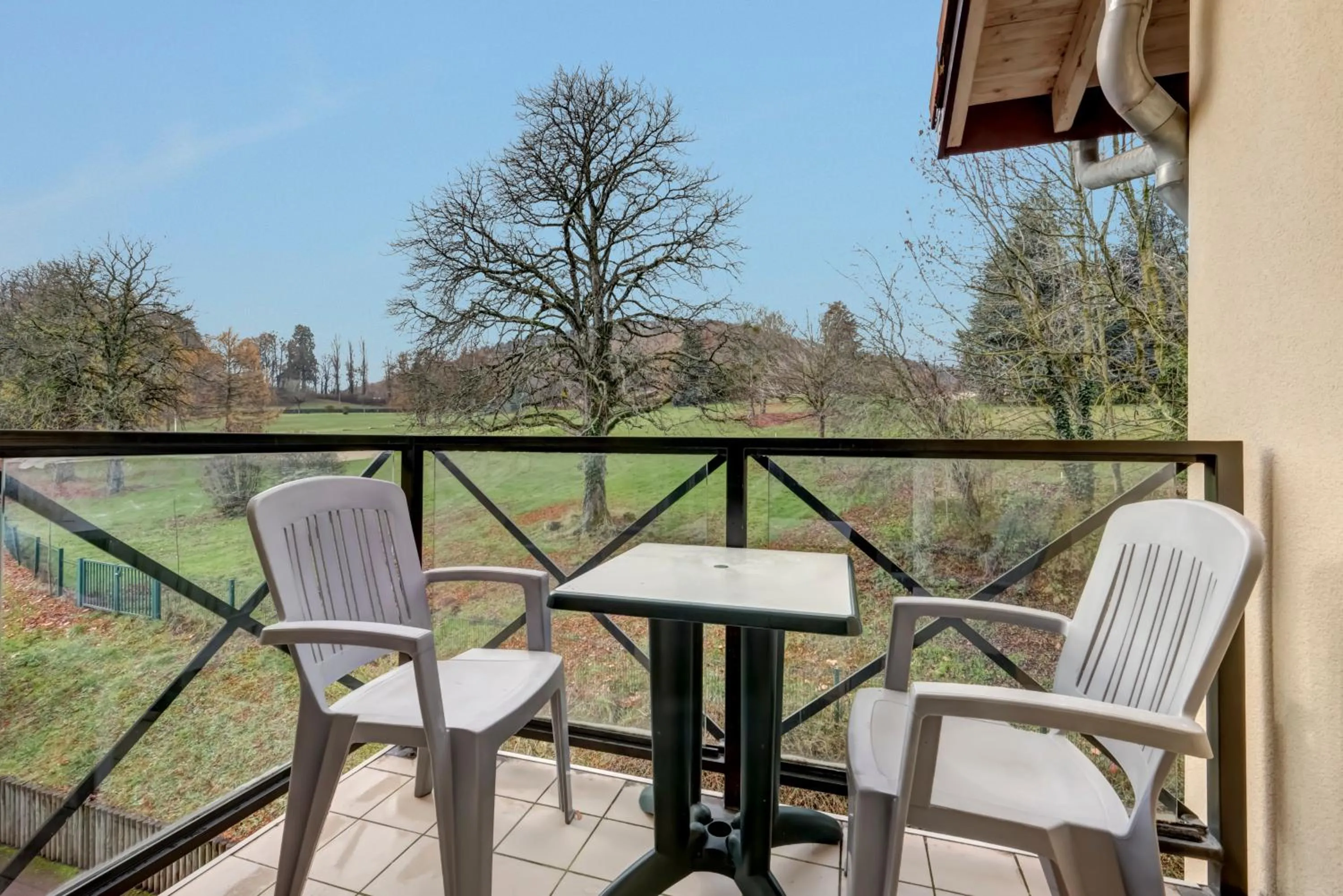 Balcony/Terrace in Zenitude Hôtel-Résidences L'Orée du Parc