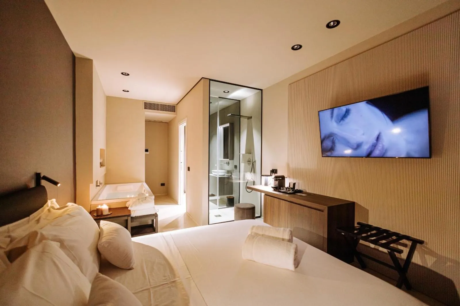 Shower, Bed in Suite1212 Boutique Hotel - Suite & Spa