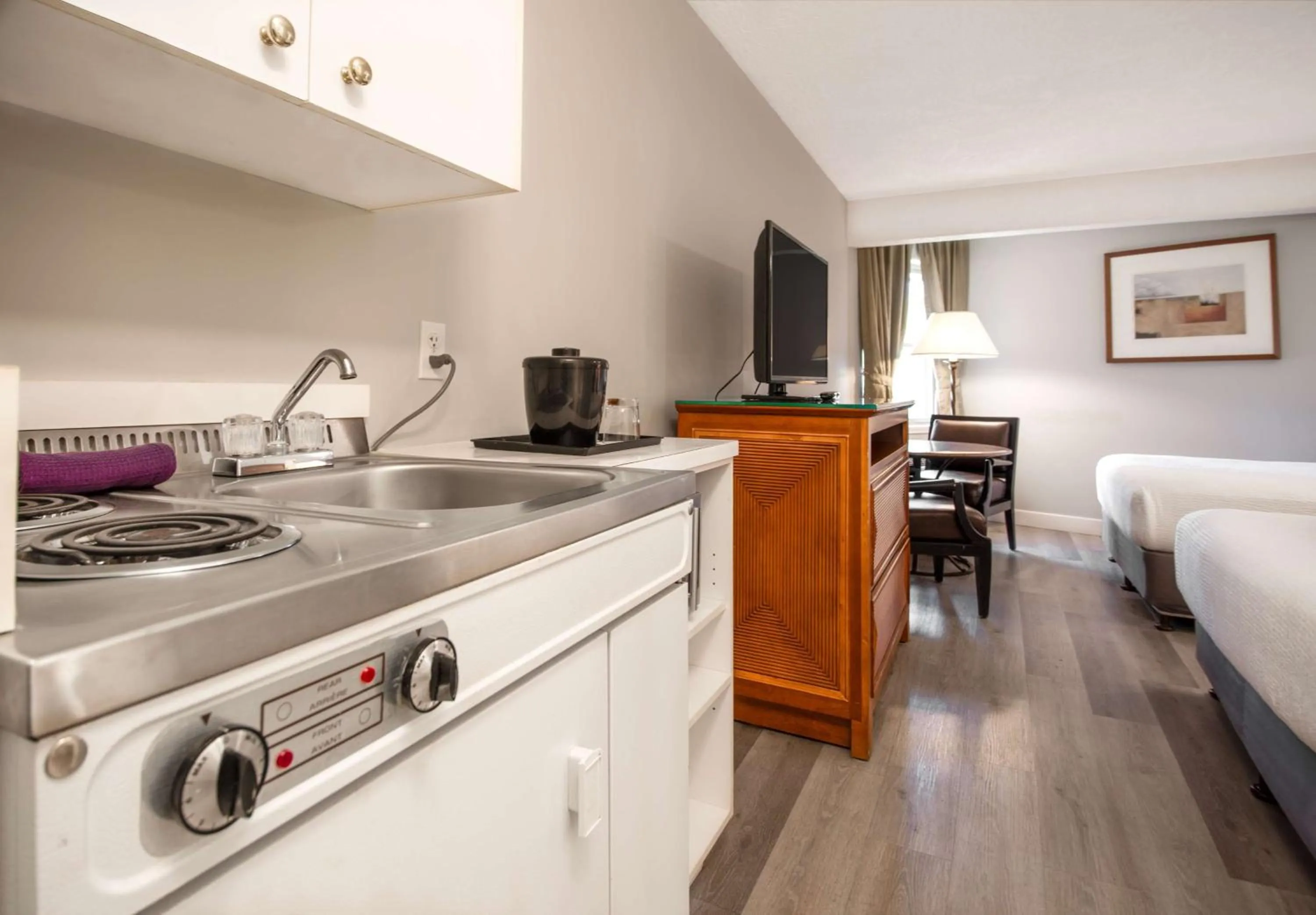 Kitchen or kitchenette in Coast Parksville Hotel