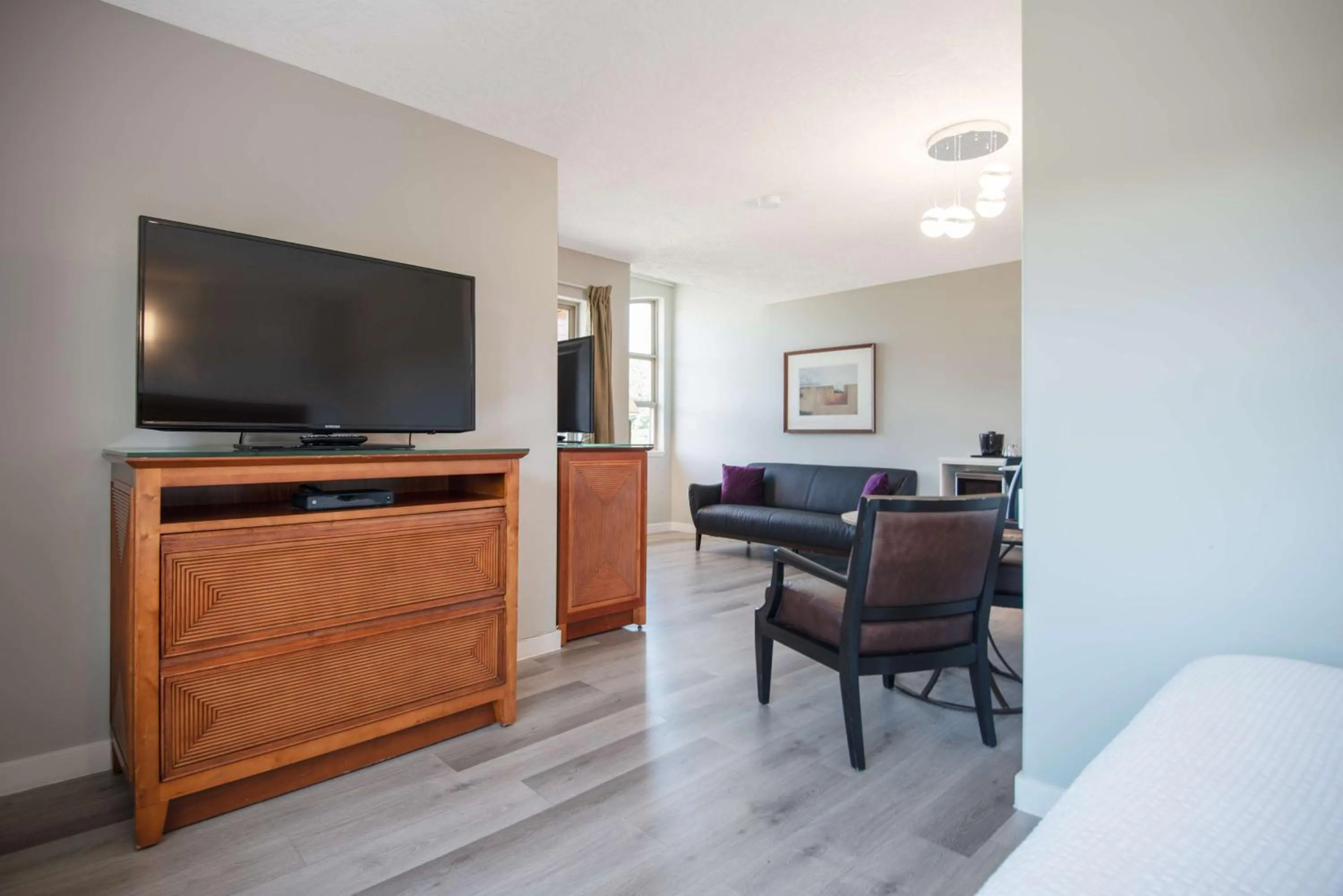 Photo of the whole room, Bed in Coast Parksville Hotel