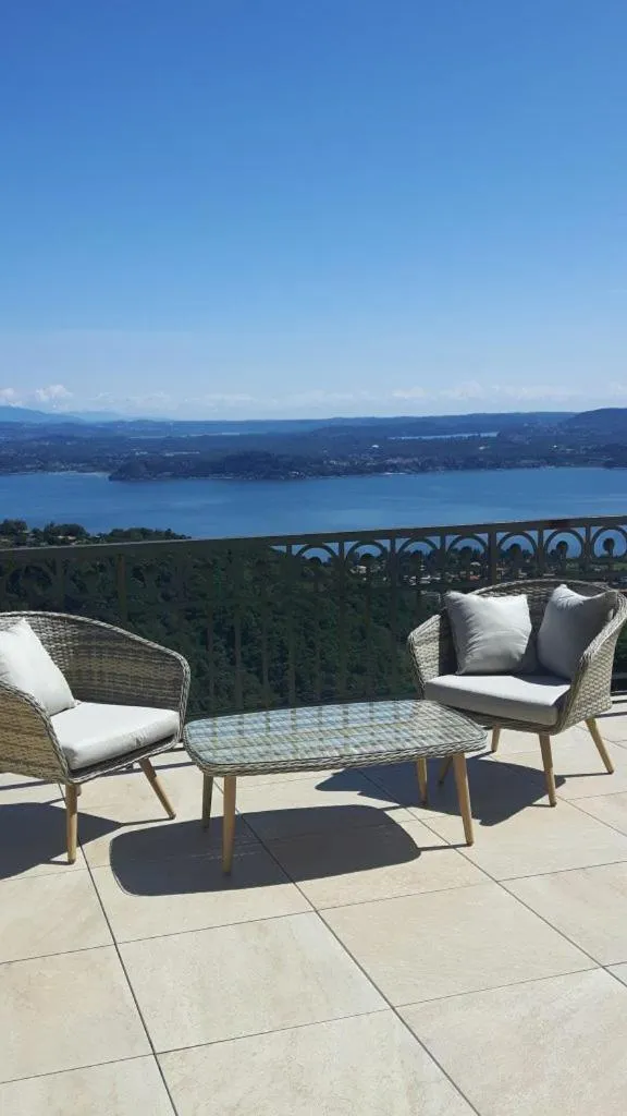Lake view in Villa Magnolia BB, Lago Maggiore (Massino Visconti, Italy)