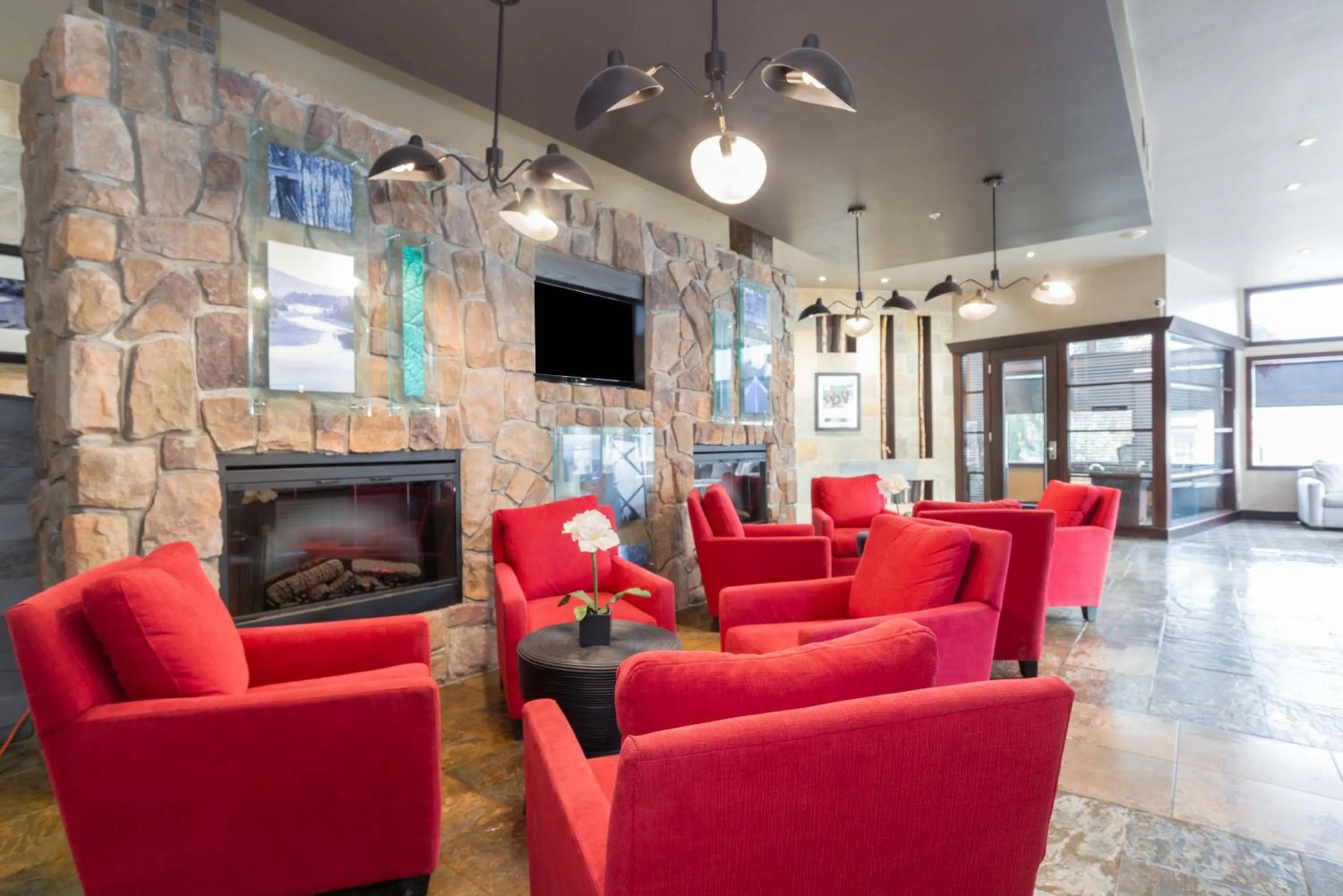 Lobby or reception in Sandman Hotel Castlegar