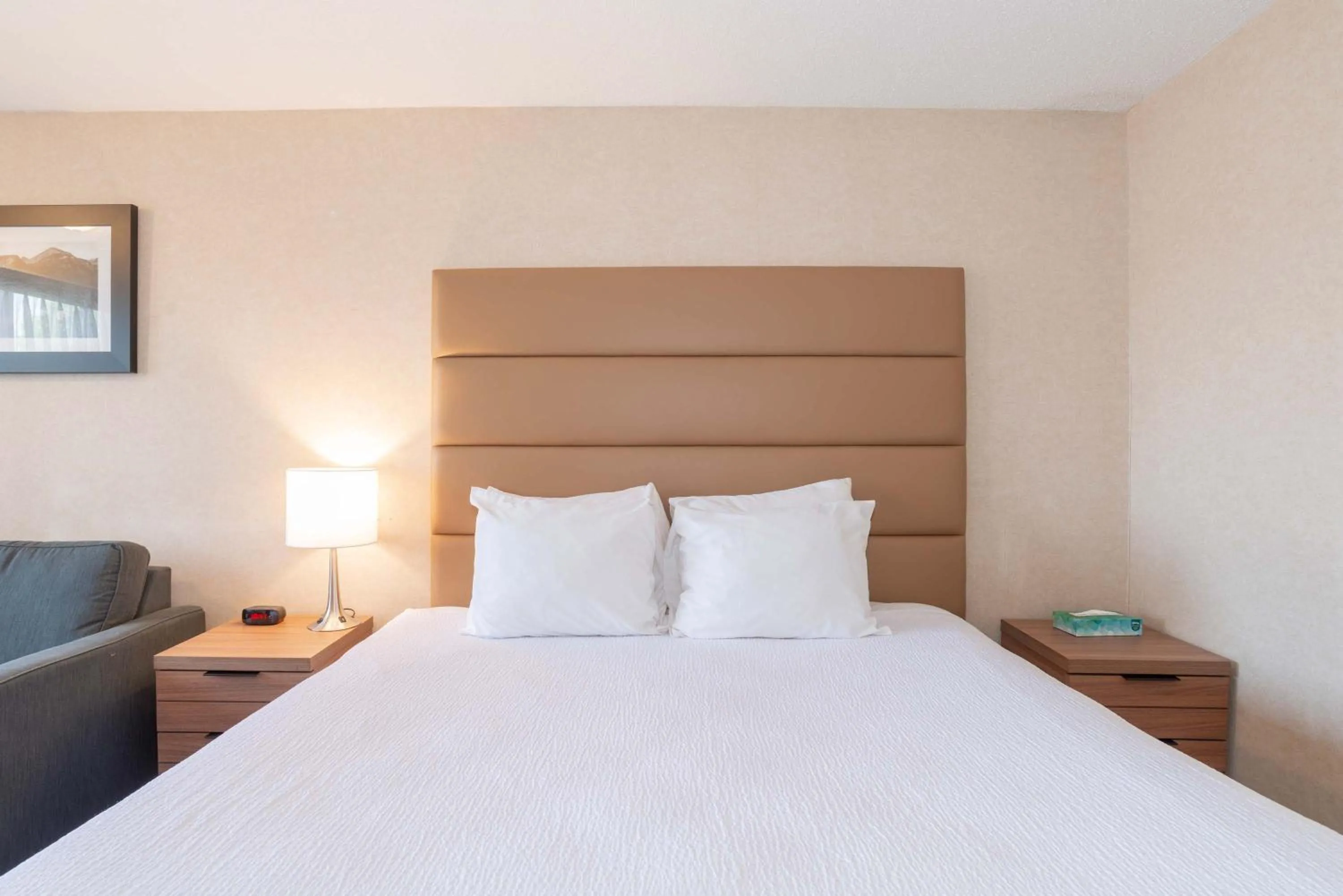 Photo of the whole room, Bed in Sandman Hotel Cranbrook