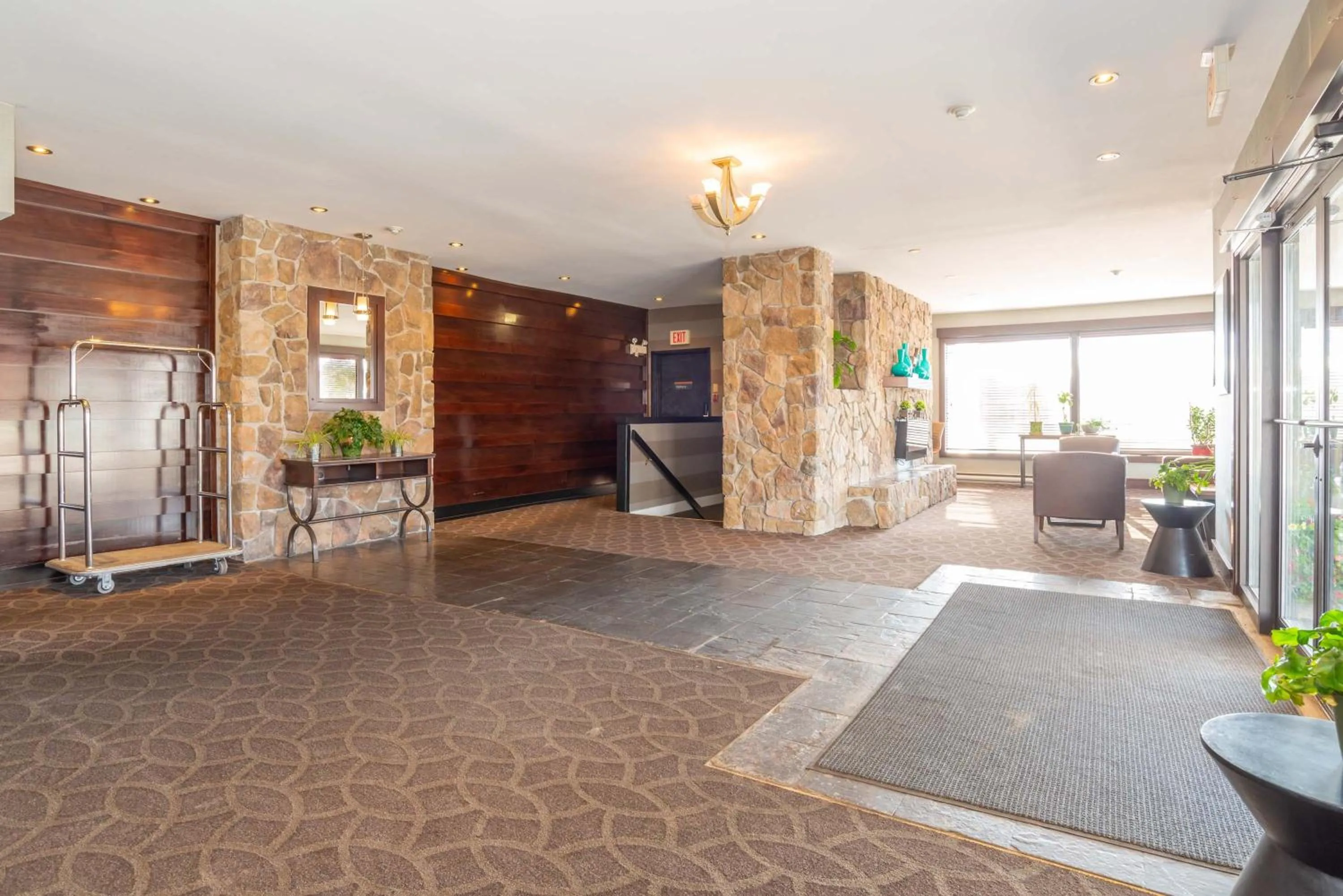 Lobby or reception in Sandman Hotel Cranbrook