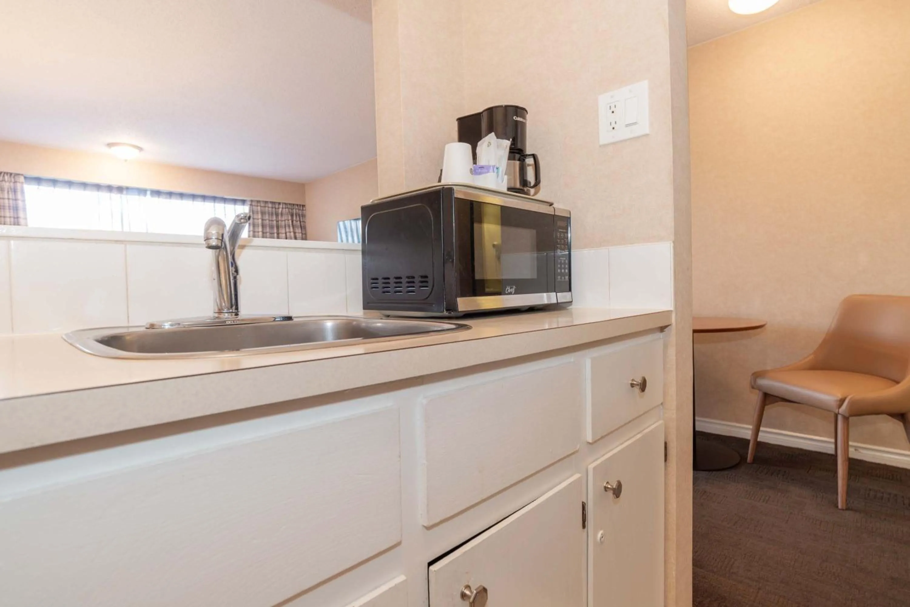 Photo of the whole room in Sandman Hotel Cranbrook