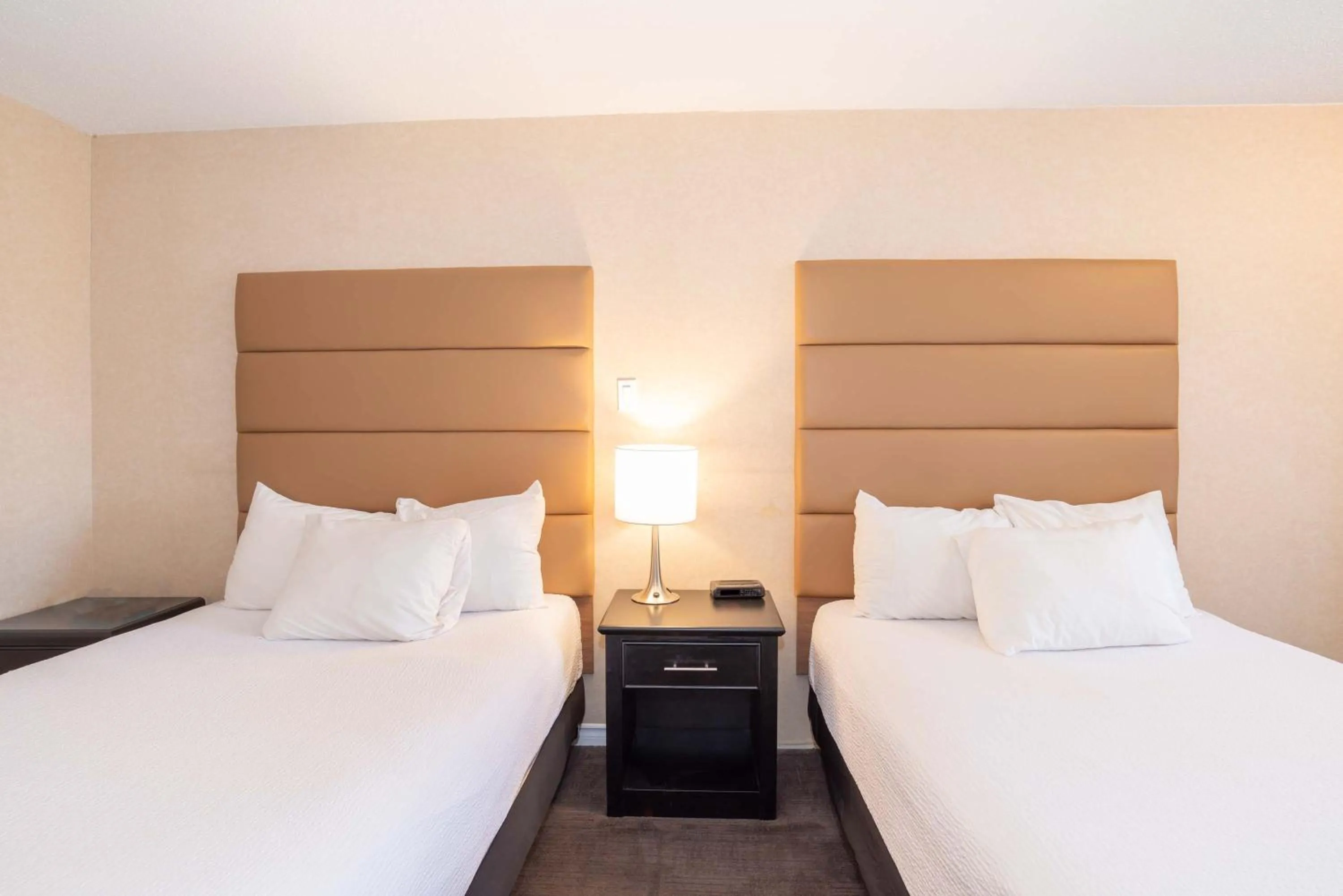 Photo of the whole room, Bed in Sandman Hotel Cranbrook