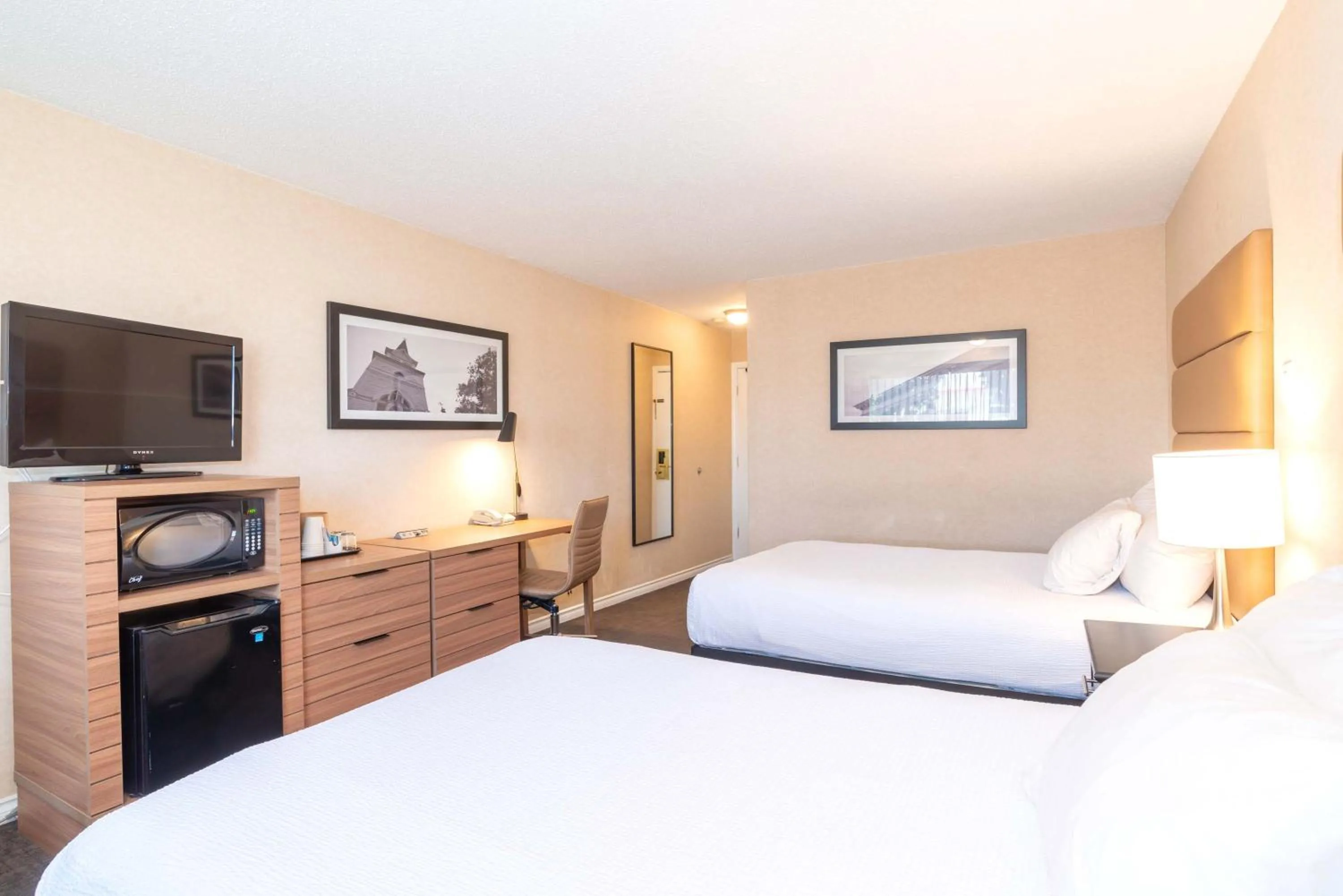 Photo of the whole room, Bed in Sandman Hotel Cranbrook