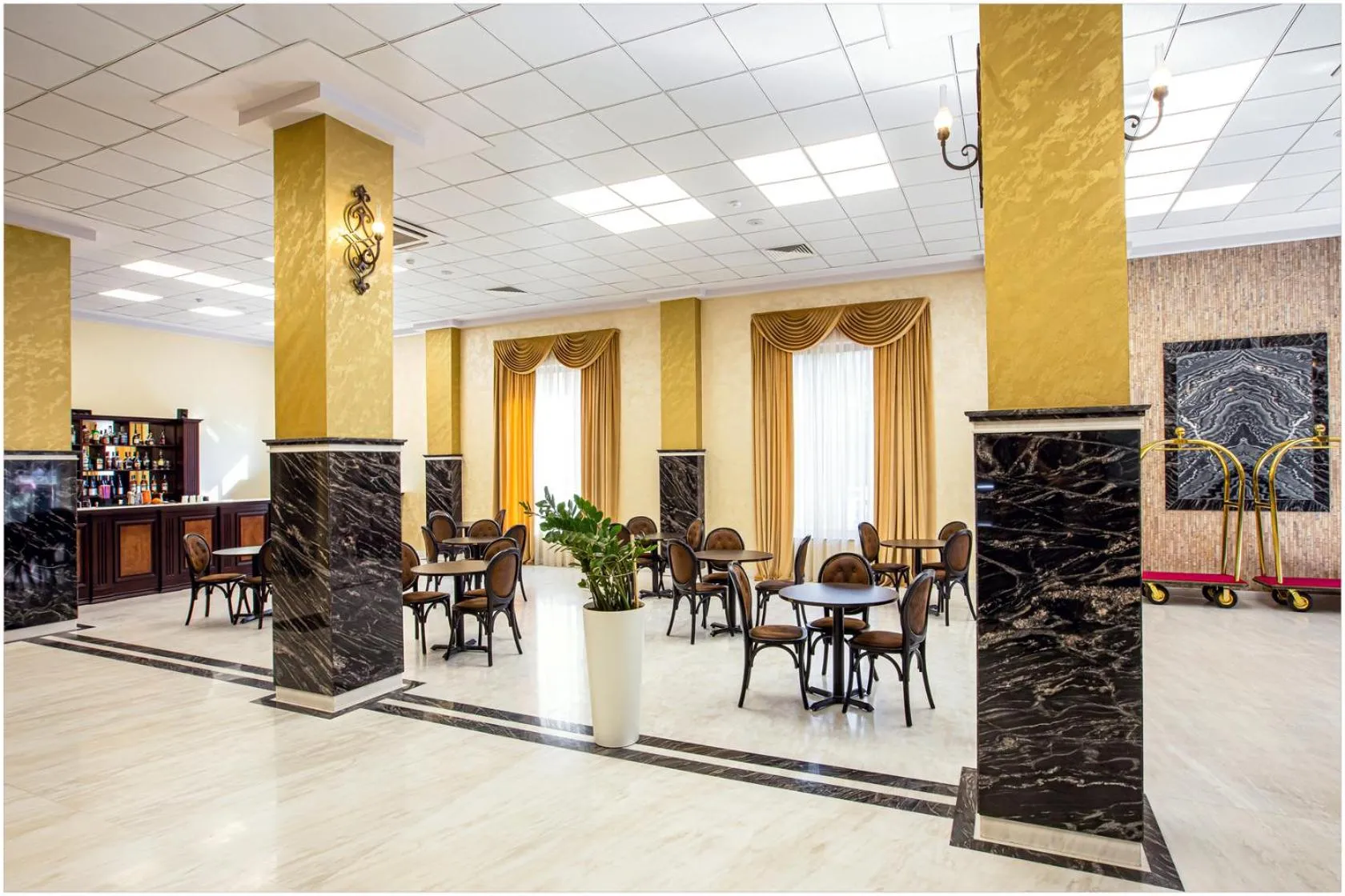 Lounge or bar in Ani Grand Hotel Yerevan
