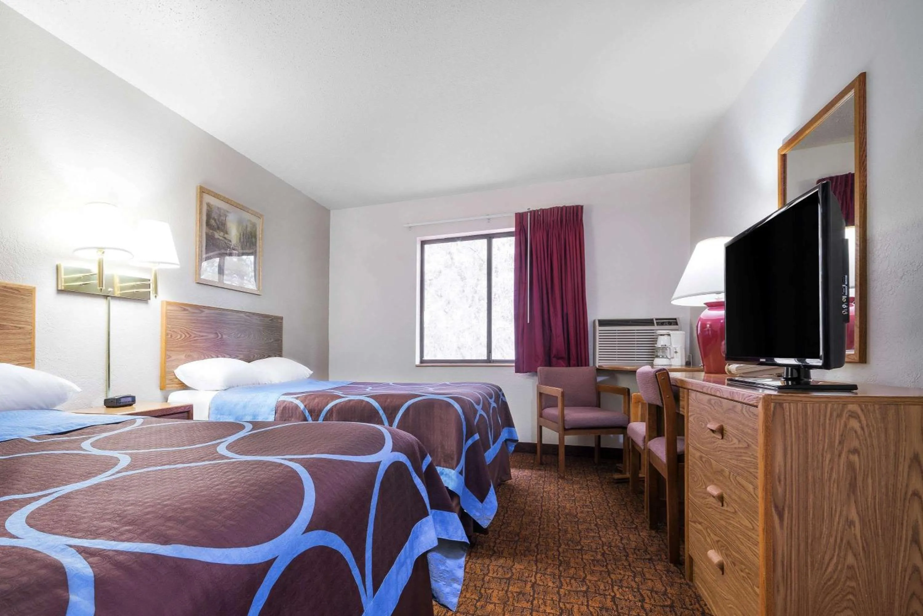 Photo of the whole room, Bed in Super 8 by Wyndham Park Rapids