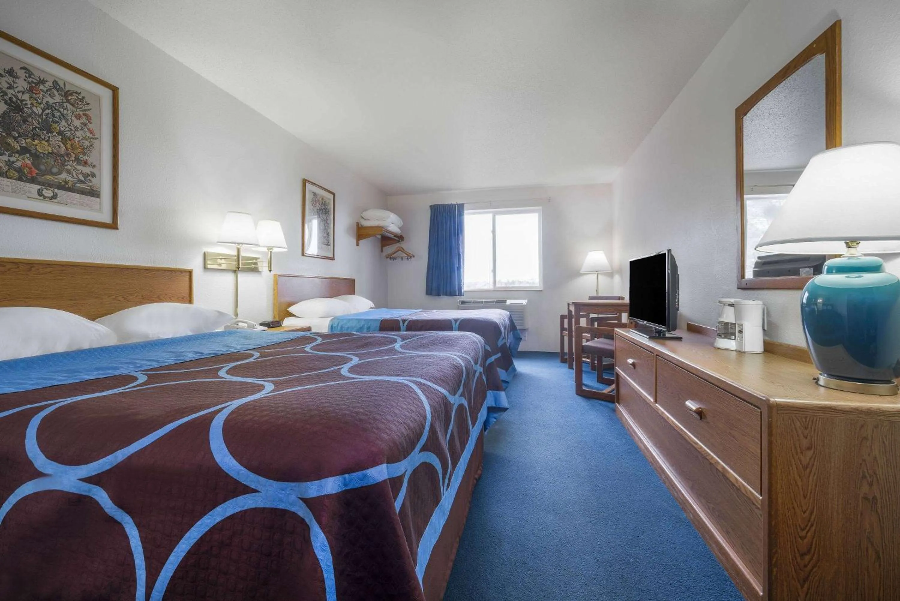 Photo of the whole room, Bed in Super 8 by Wyndham Park Rapids