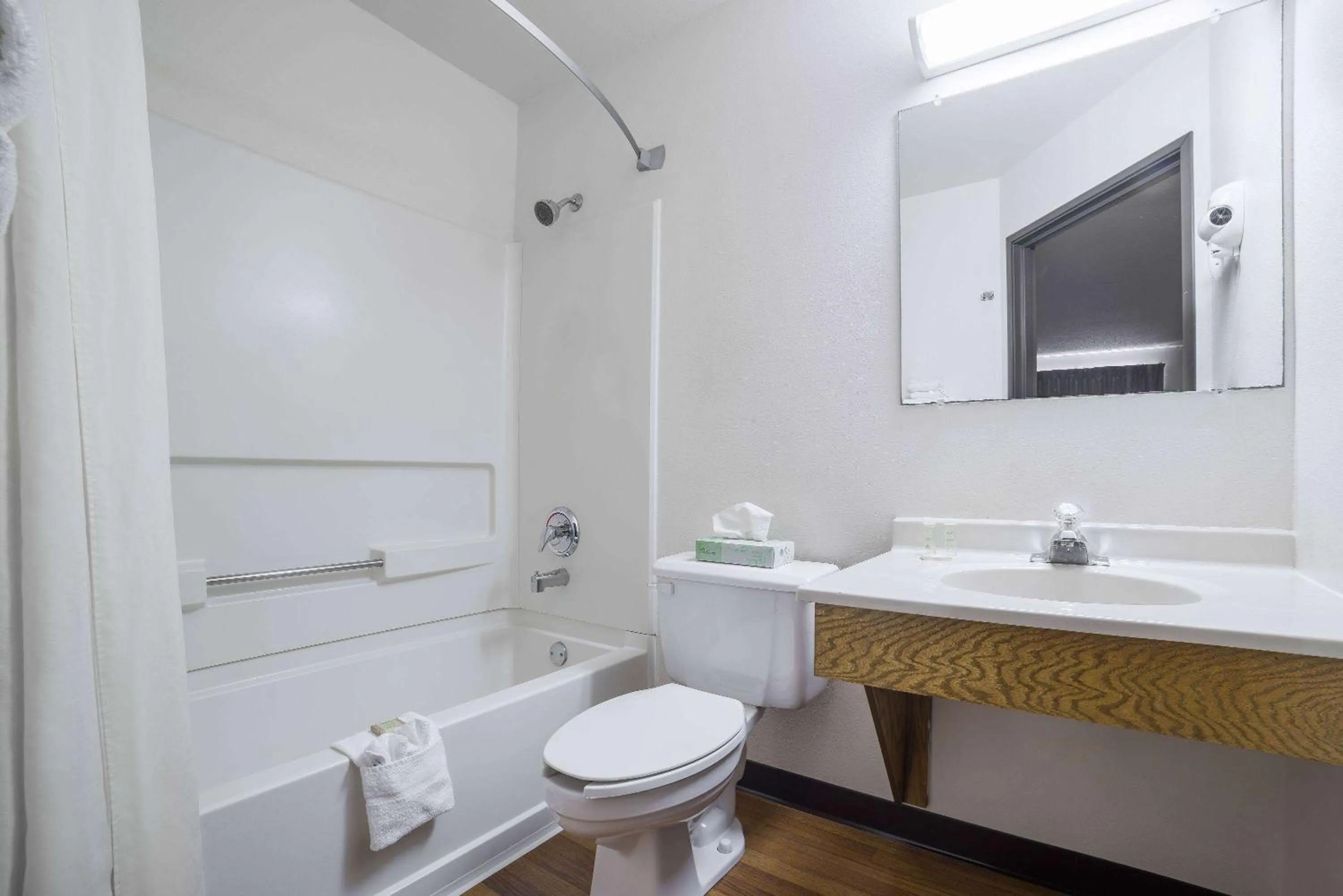 TV and multimedia in Super 8 by Wyndham Park Rapids