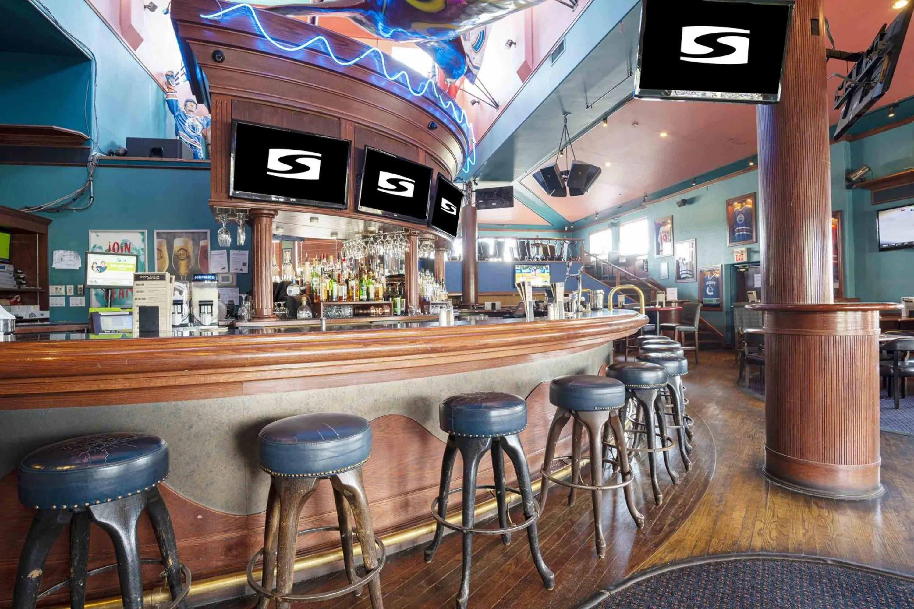 Lounge or bar in Sandman Hotel Quesnel