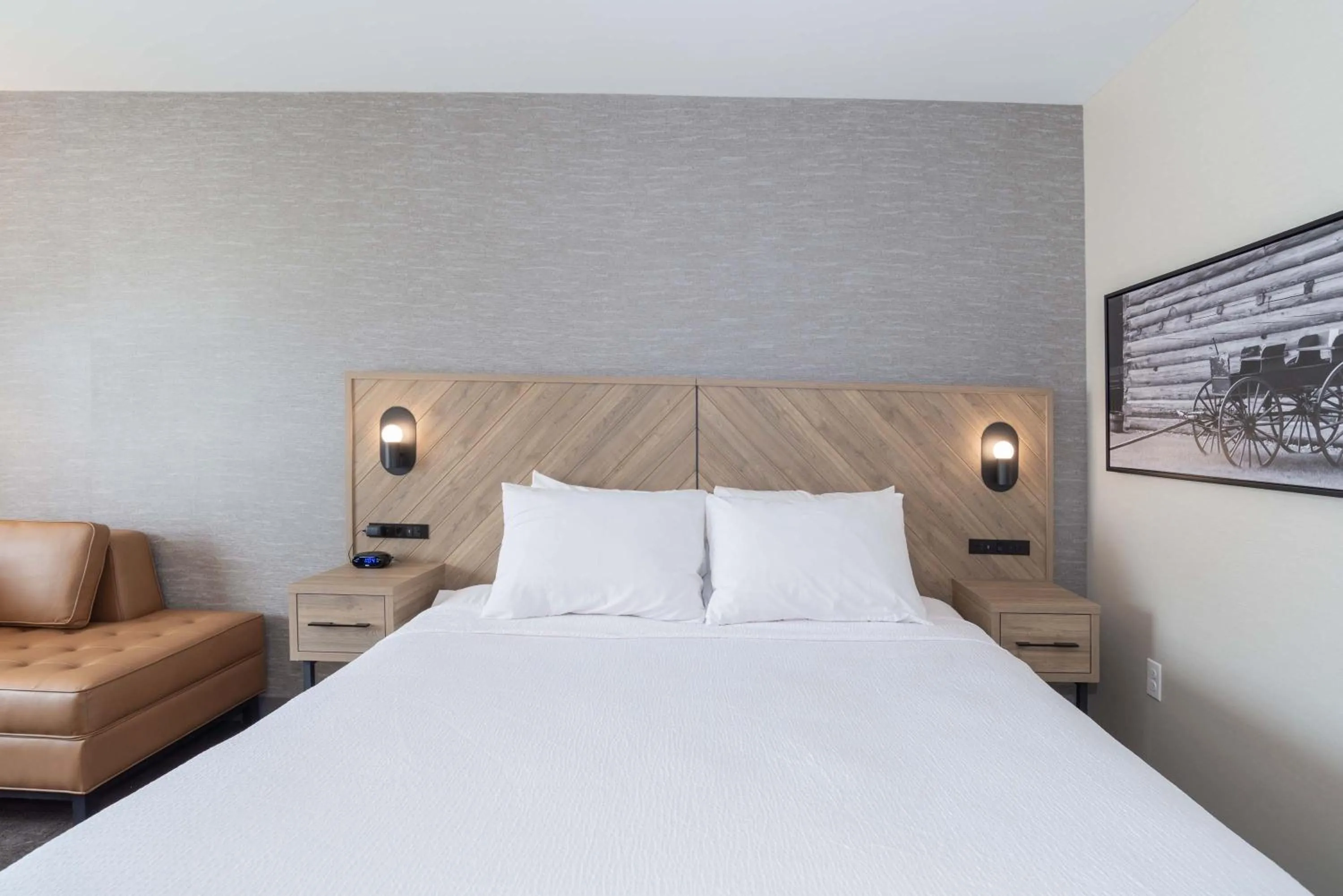 Photo of the whole room, Bed in Sandman Hotel Quesnel