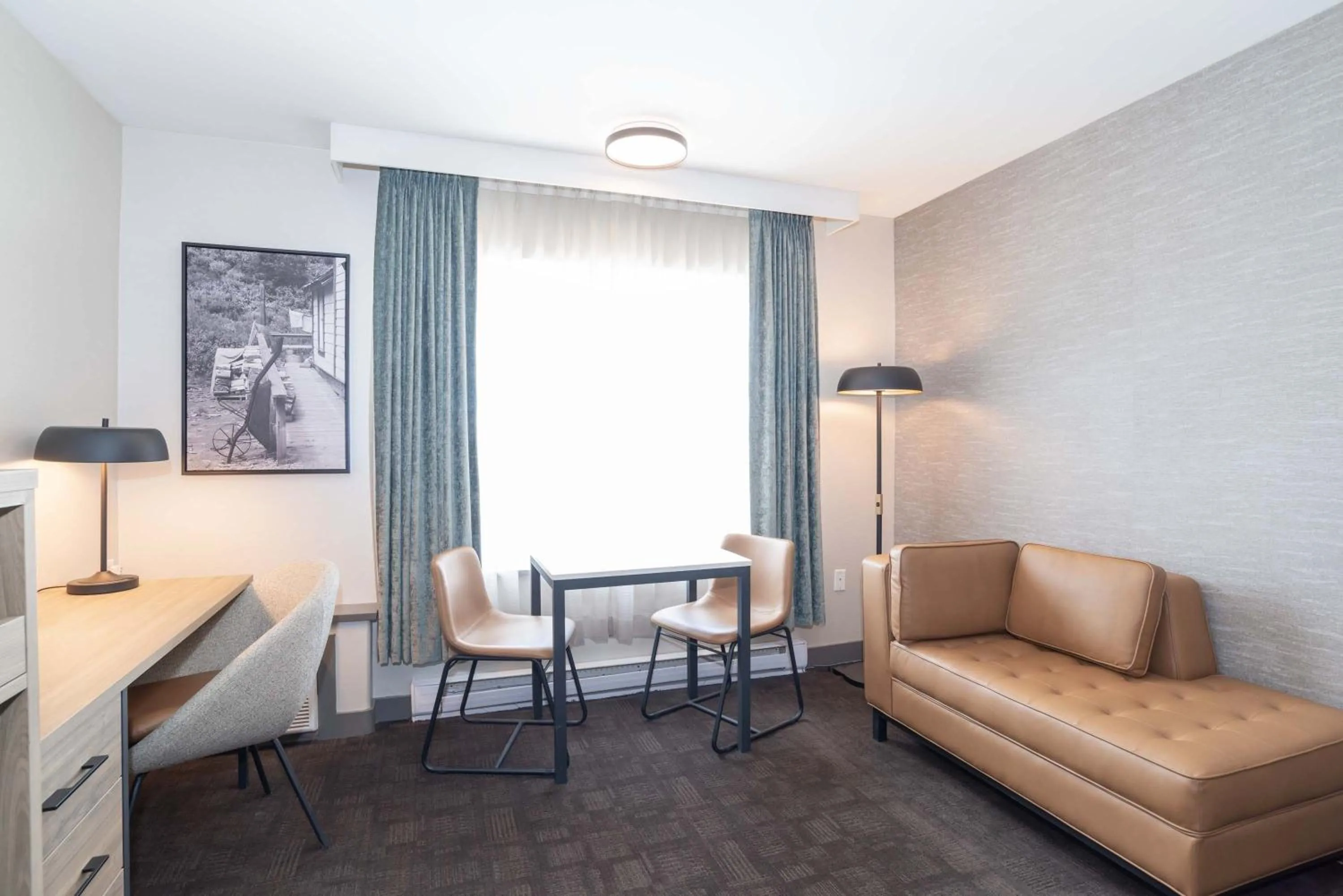 Photo of the whole room in Sandman Hotel Quesnel