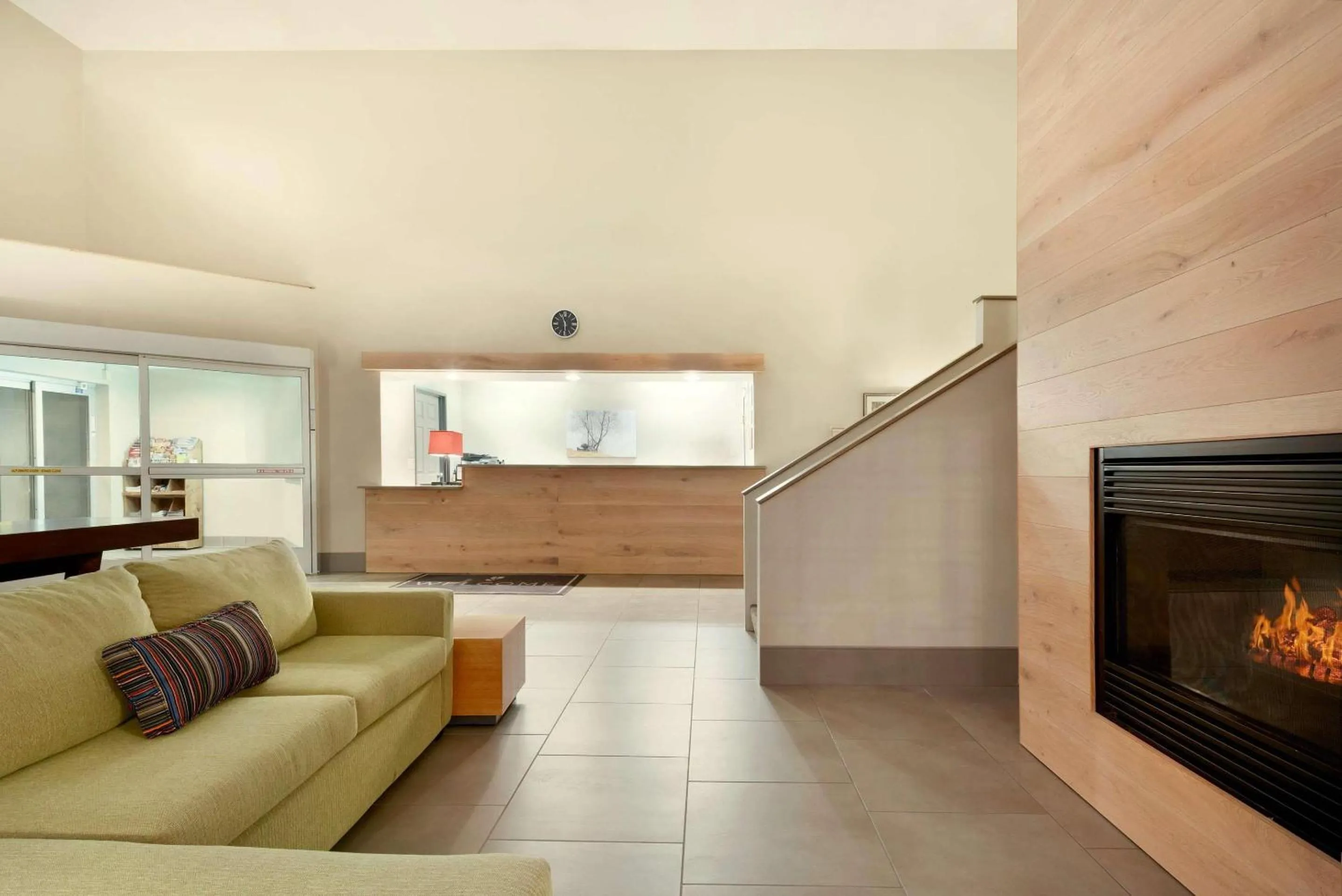 Lobby or reception in Country Inn & Suites by Radisson, Chippewa Falls, WI