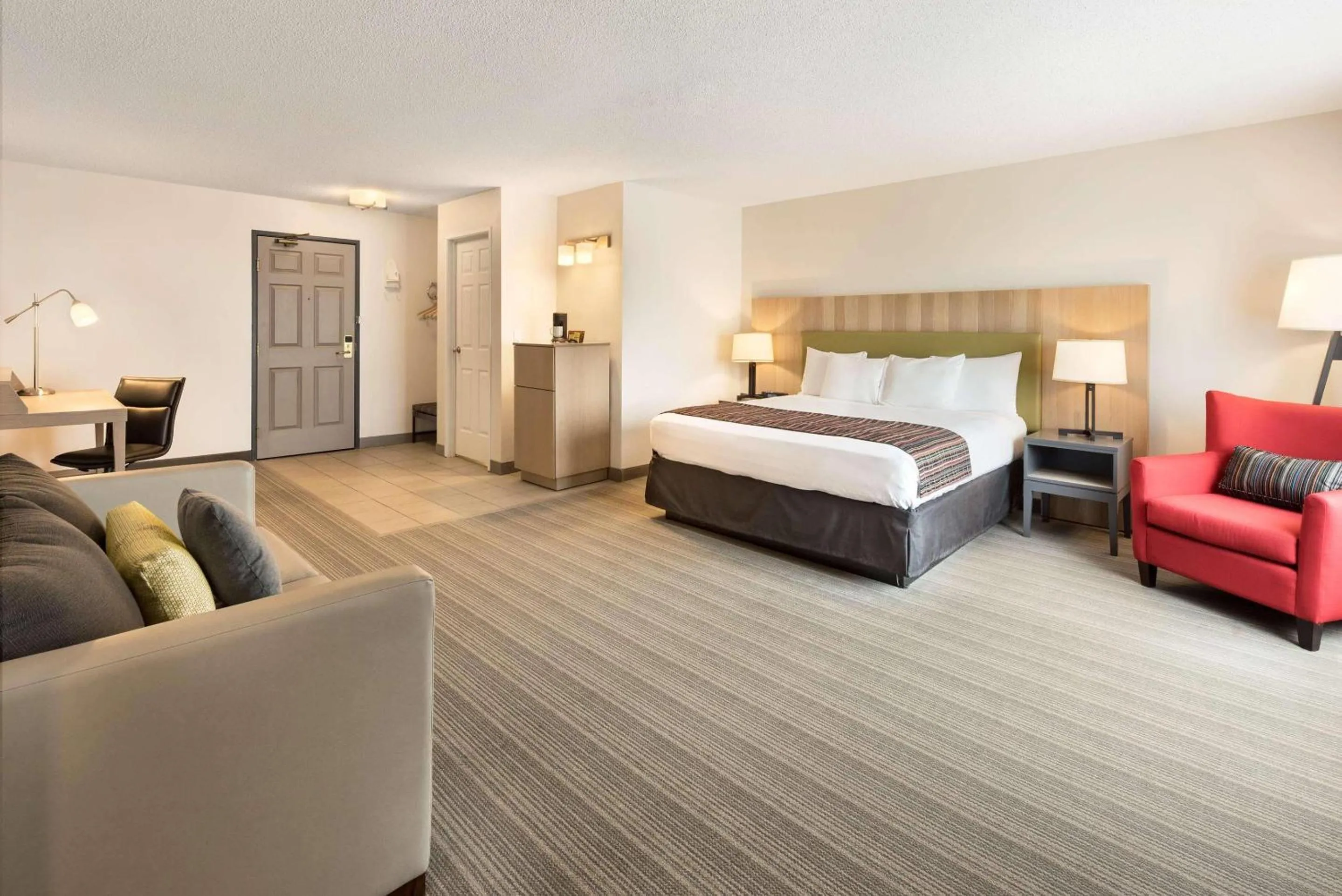 Bedroom in Country Inn & Suites by Radisson, Chippewa Falls, WI