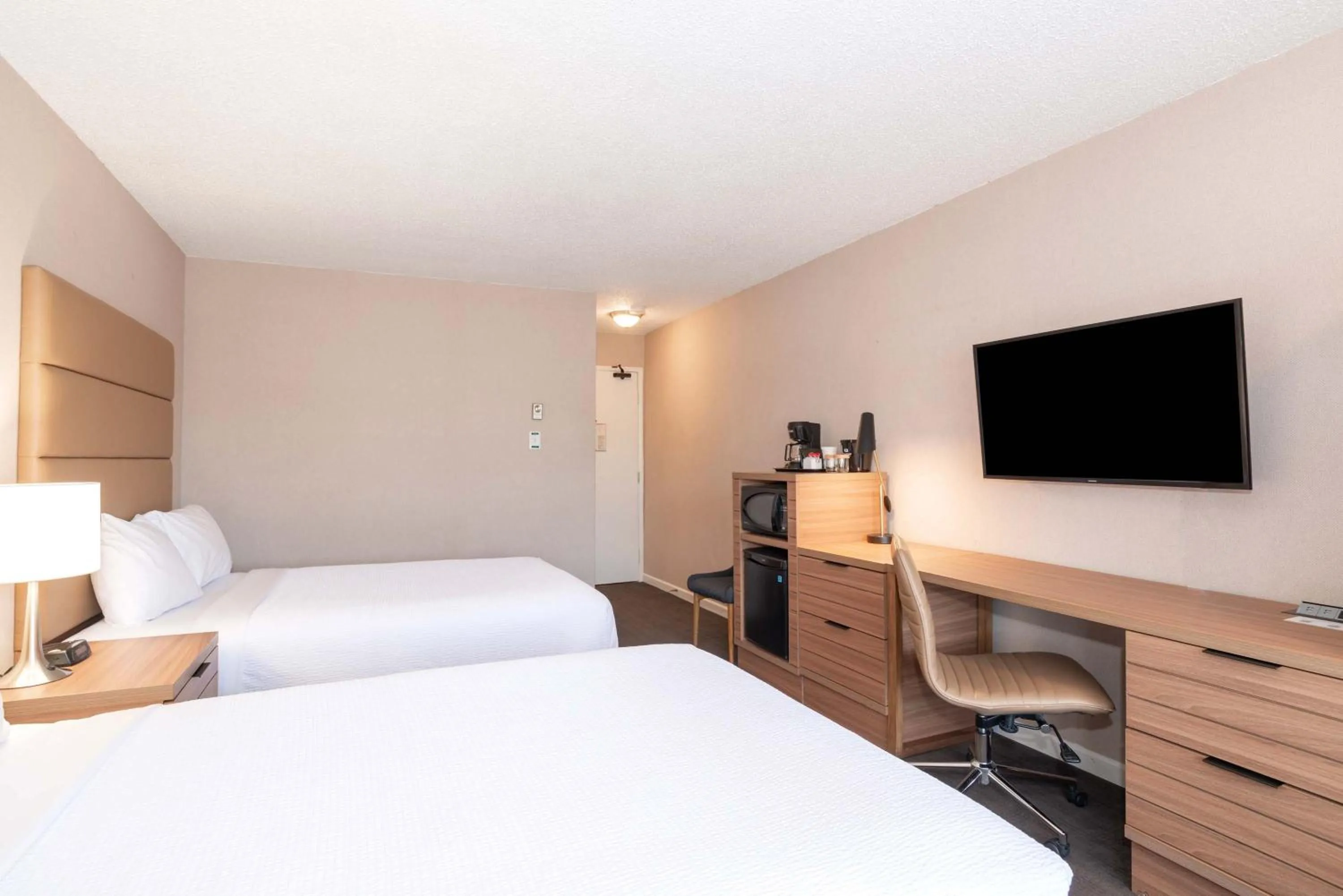 Photo of the whole room, Bed in Sandman Hotel Terrace