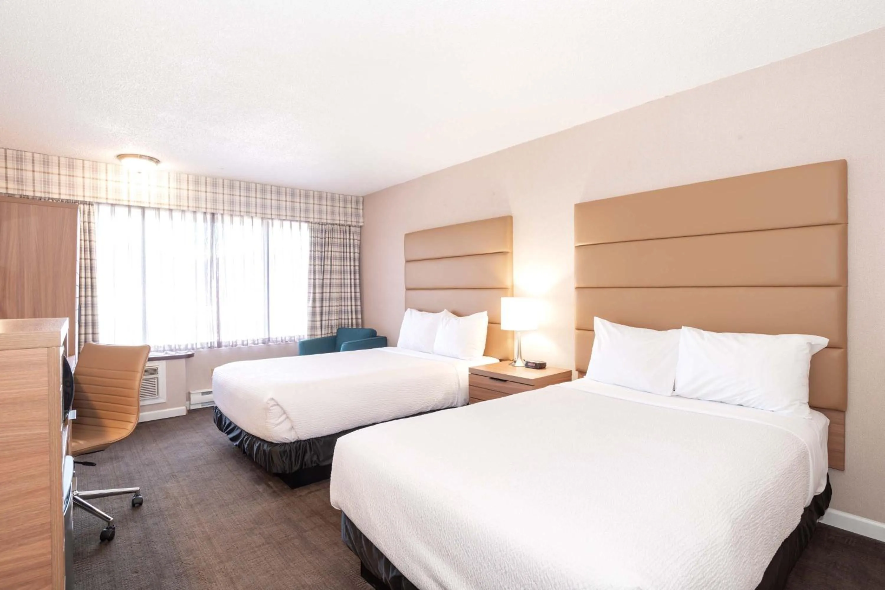 Photo of the whole room, Bed in Sandman Hotel Terrace