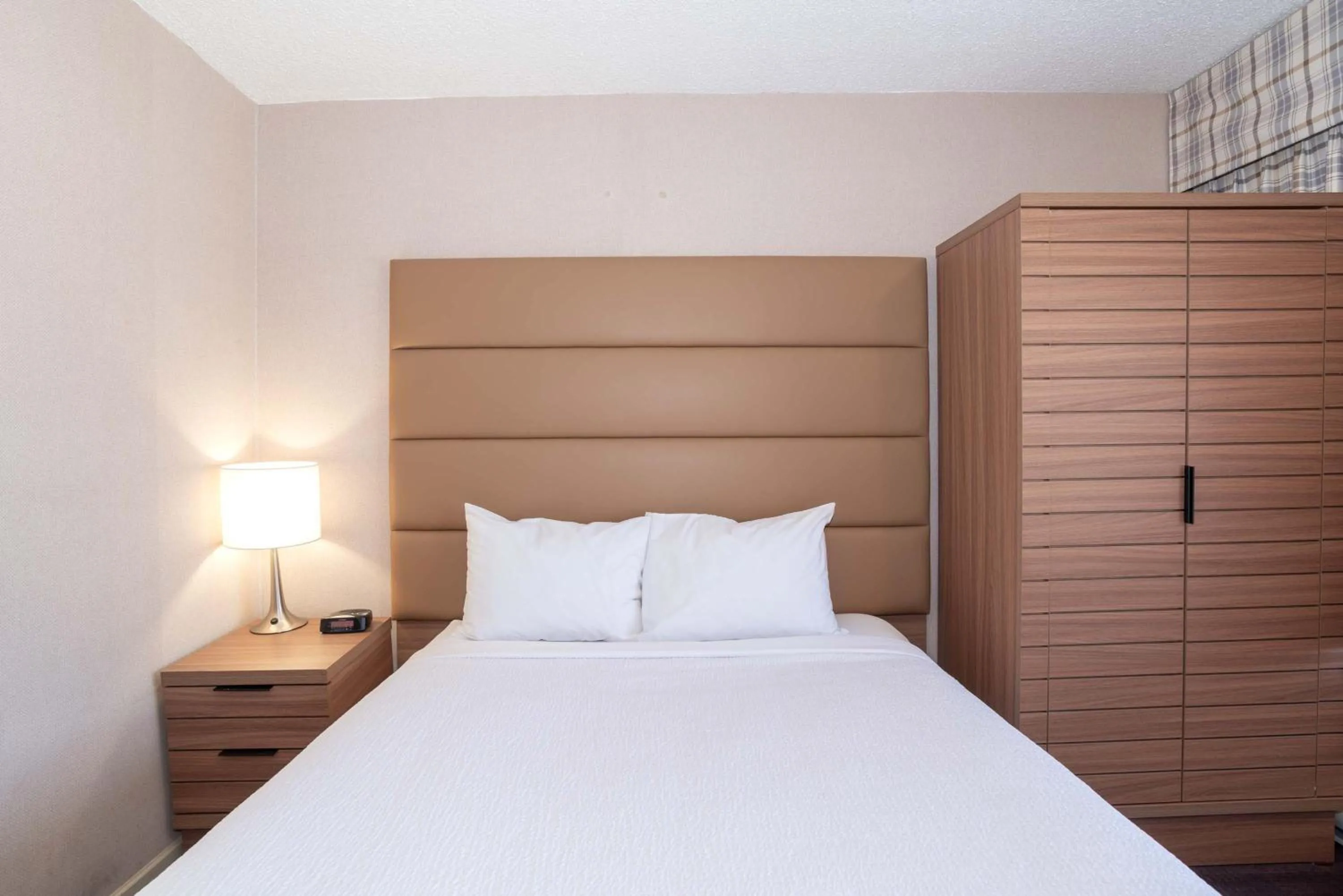 Photo of the whole room, Bed in Sandman Hotel Terrace