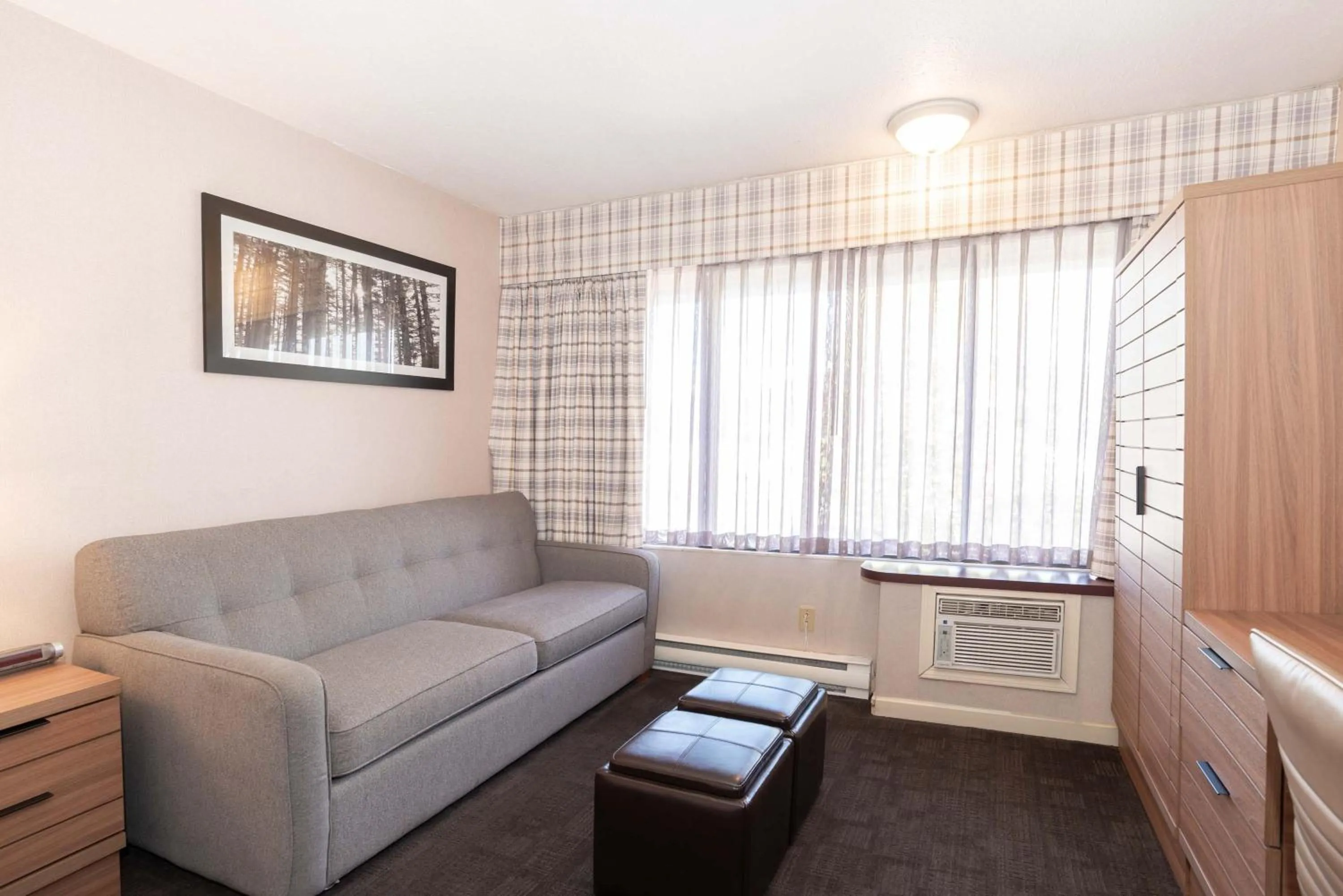 Photo of the whole room in Sandman Hotel Terrace