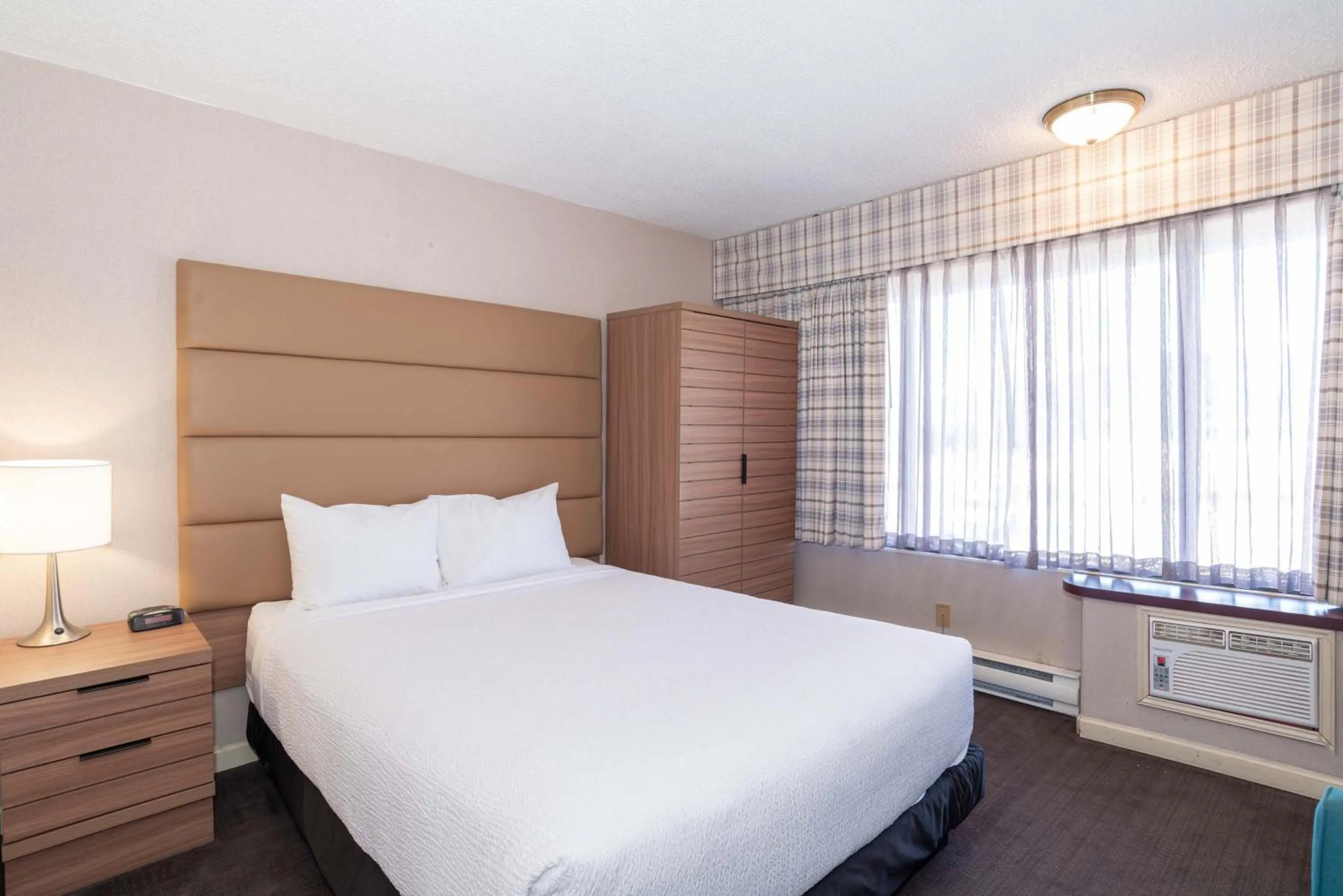 Photo of the whole room, Bed in Sandman Hotel Terrace