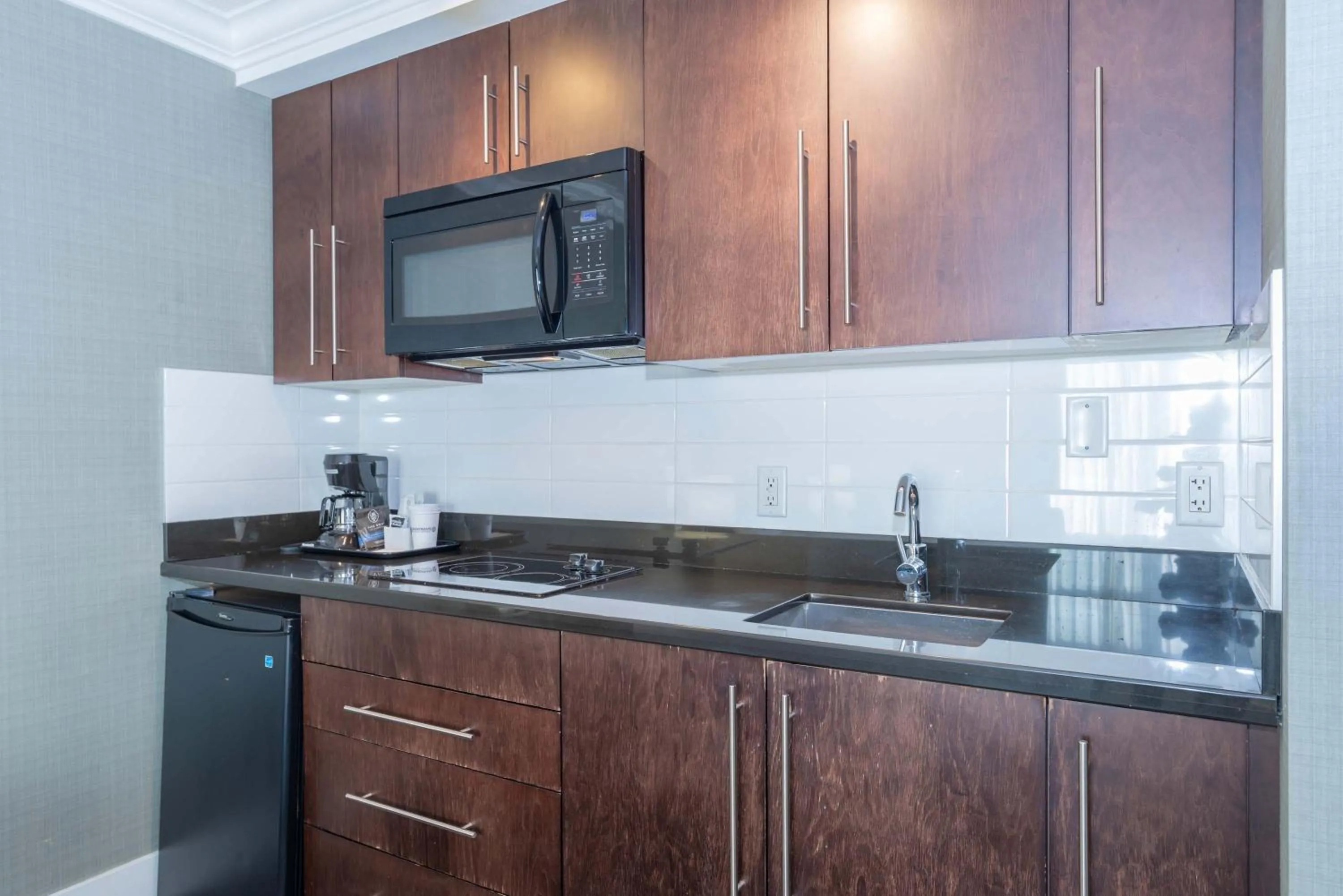 Photo of the whole room in Sandman Hotel Vernon