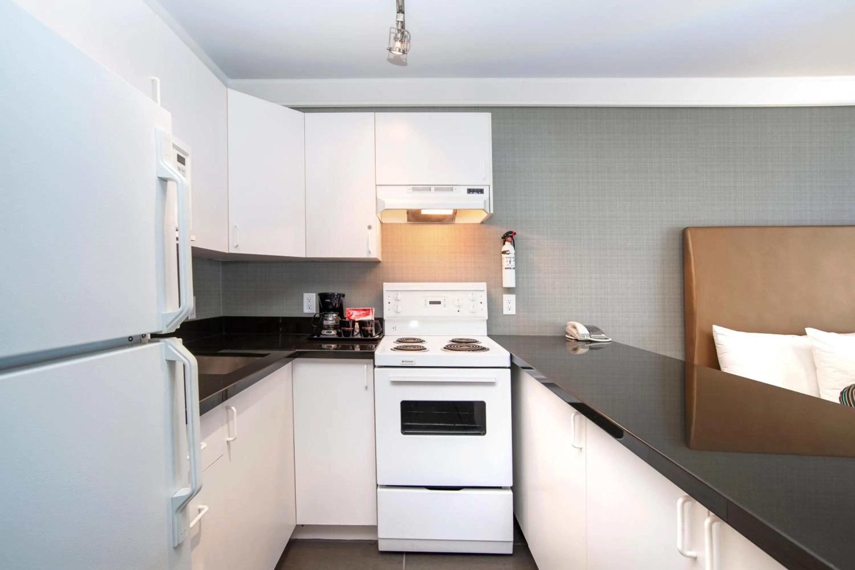 Photo of the whole room in Sandman Hotel Vernon