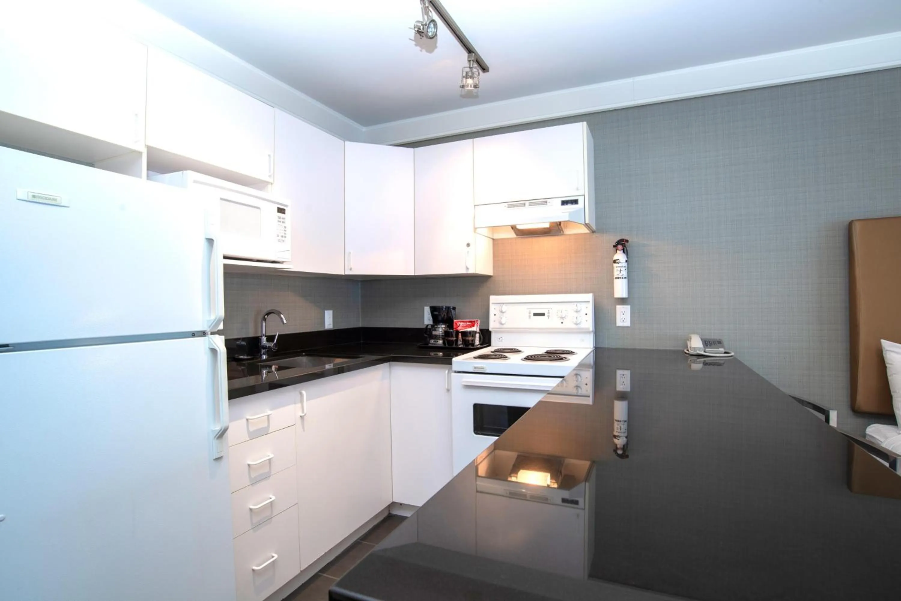 Photo of the whole room in Sandman Hotel Vernon