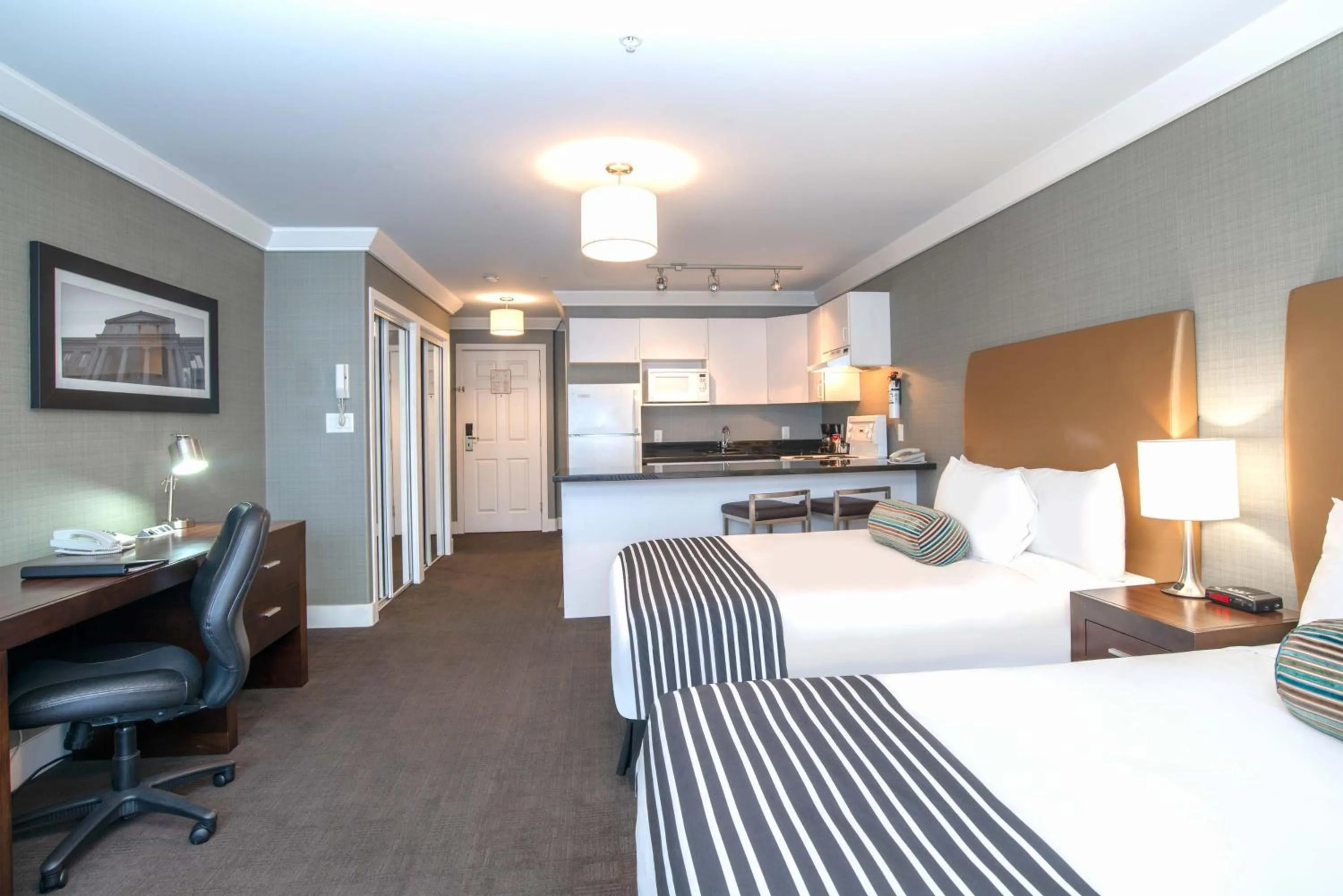 Photo of the whole room, Bed in Sandman Hotel Vernon