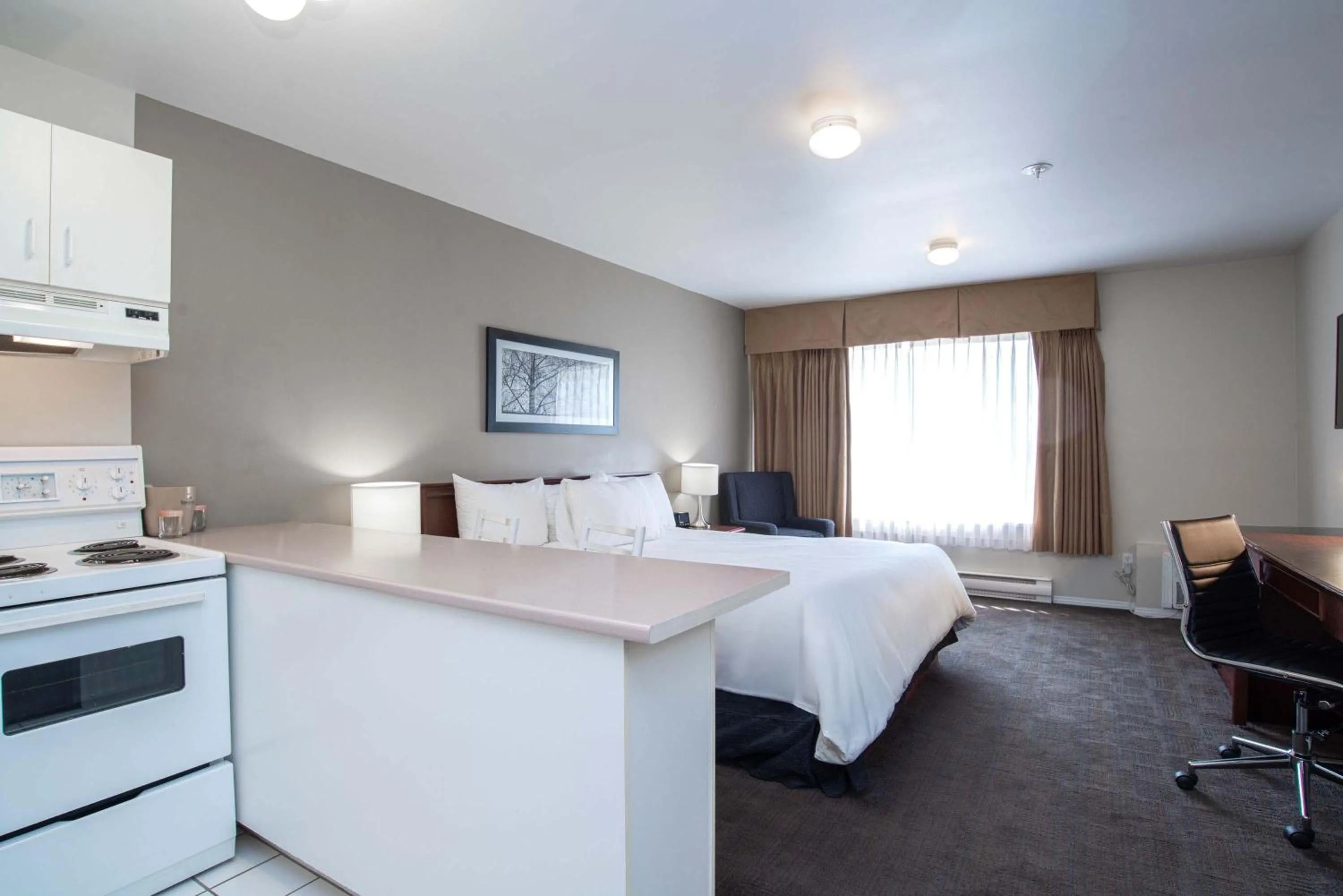 Photo of the whole room, Bed in Sandman Hotel & Suites Williams Lake