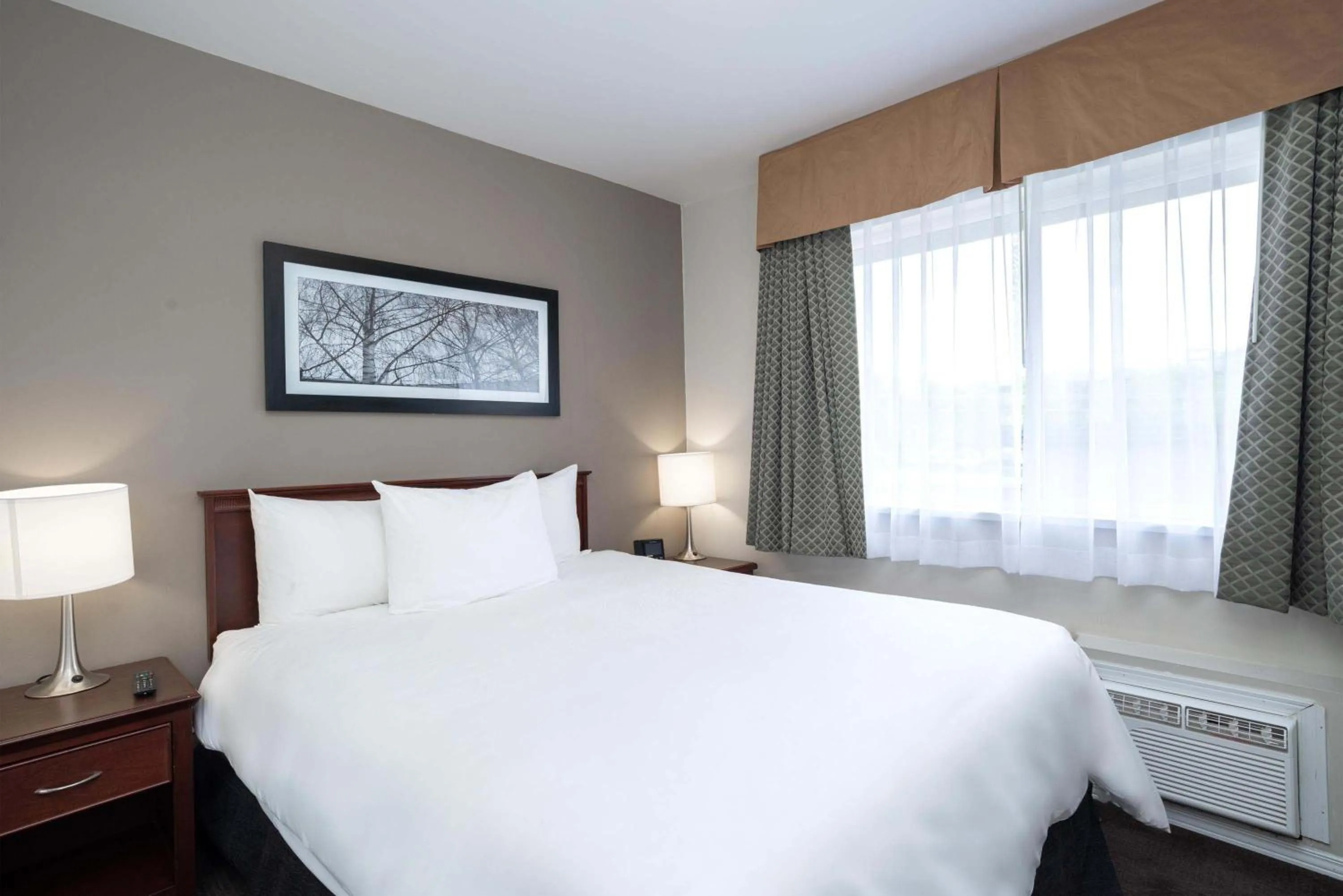 Photo of the whole room, Bed in Sandman Hotel & Suites Williams Lake