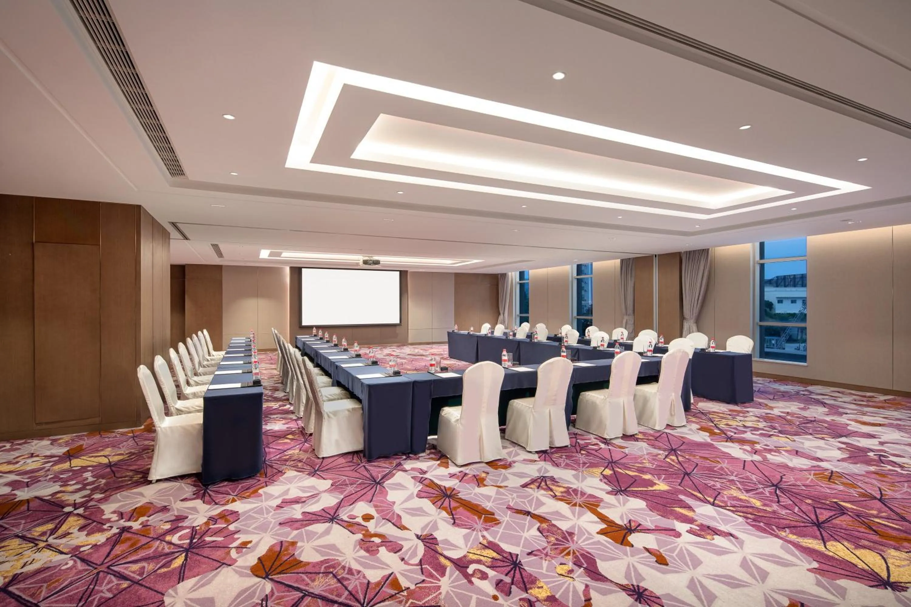 Meeting/conference room in Crowne Plaza Beihai Silver Beach by IHG