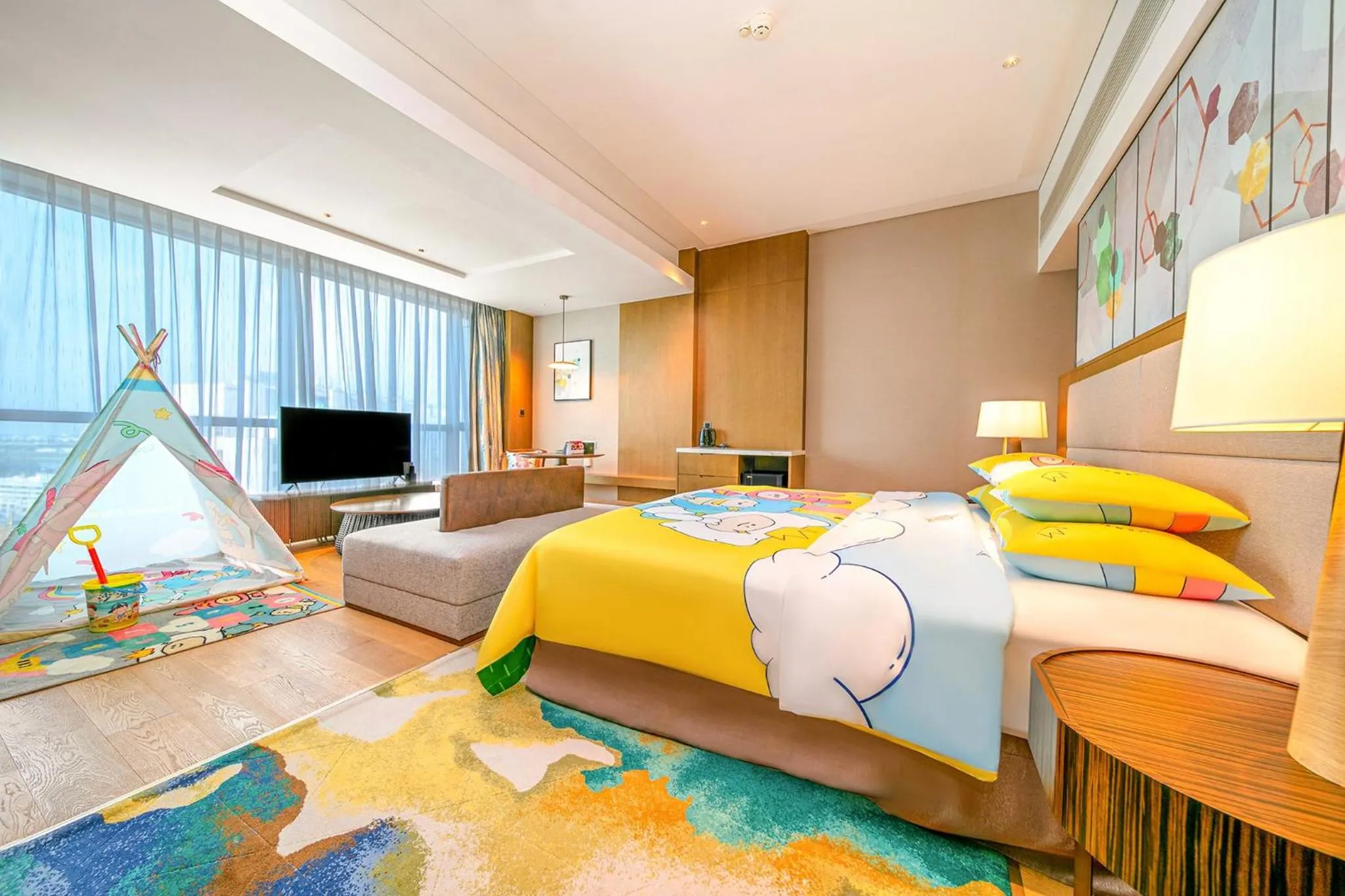 Photo of the whole room, Bed in Crowne Plaza Beihai Silver Beach by IHG