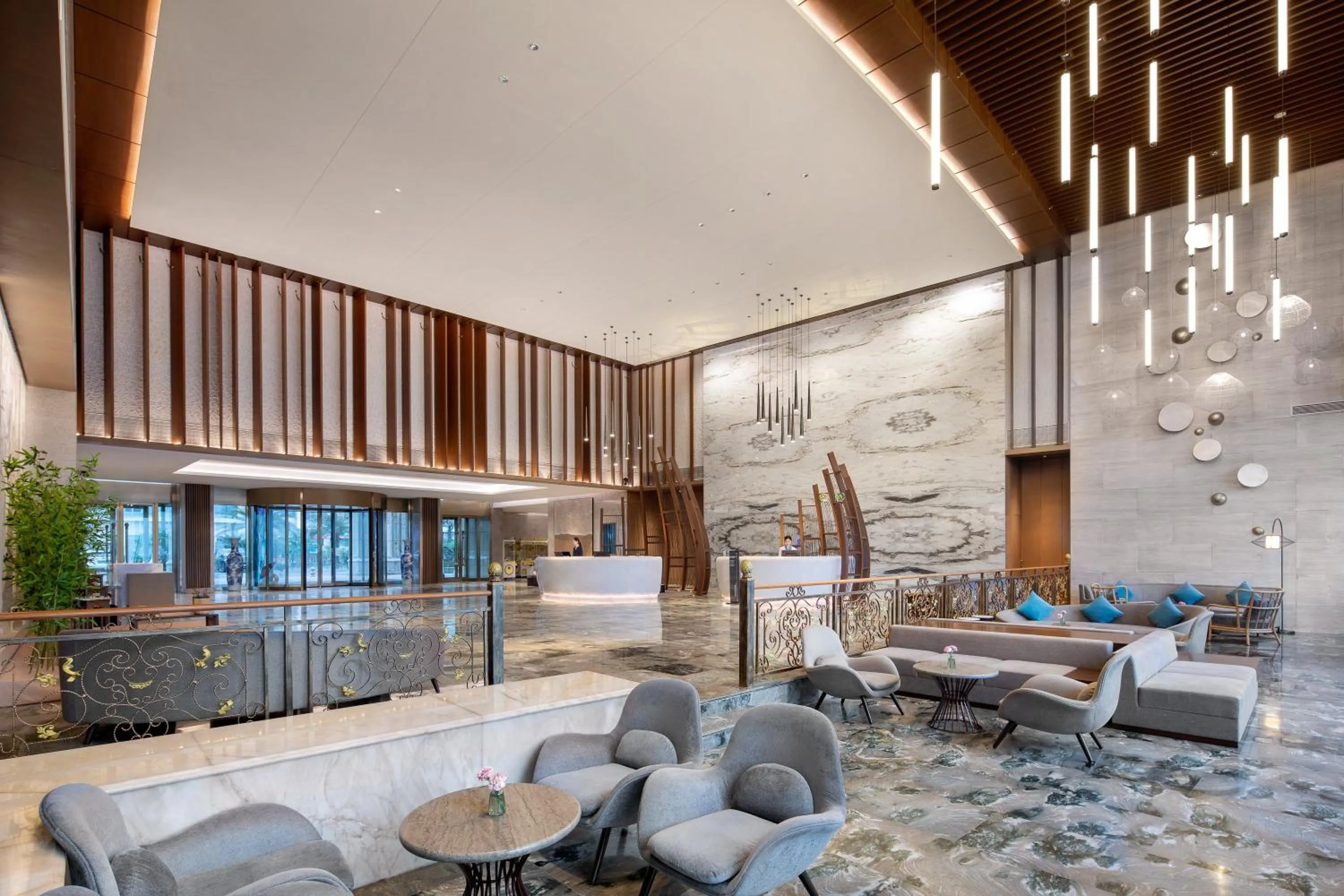 Lounge or bar in Crowne Plaza Beihai Silver Beach by IHG